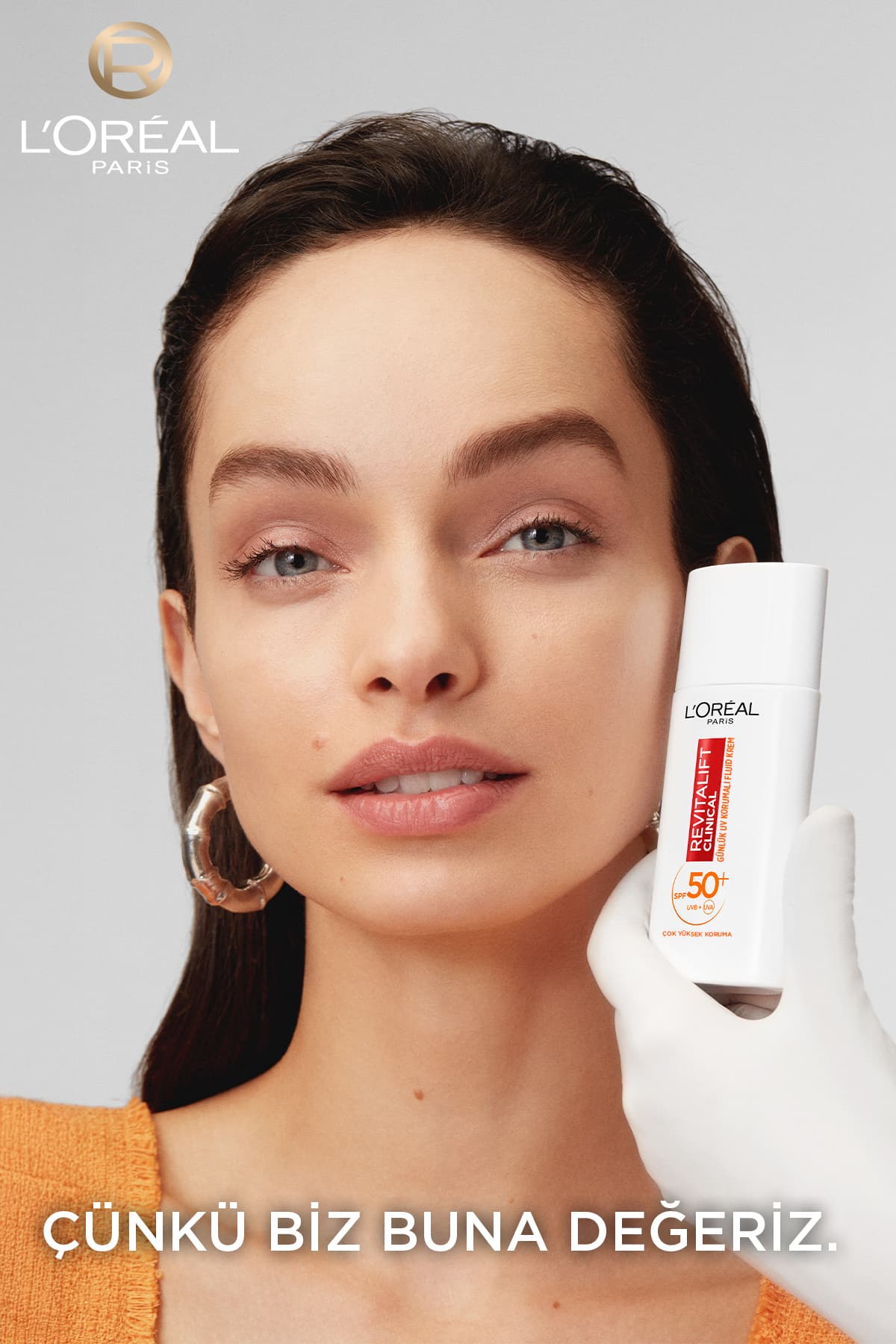 کرم ضدآفتاب صورت L'Oreal Paris روشنکننده با محافظت UV و SPF 50+ حاوی ویتامینهای C و E 50ml کرم ضدآفتاب صورت L'Oreal Paris روشنکننده با محافظت UV و SPF 50+ حاوی ویتامینهای C و E 50ml