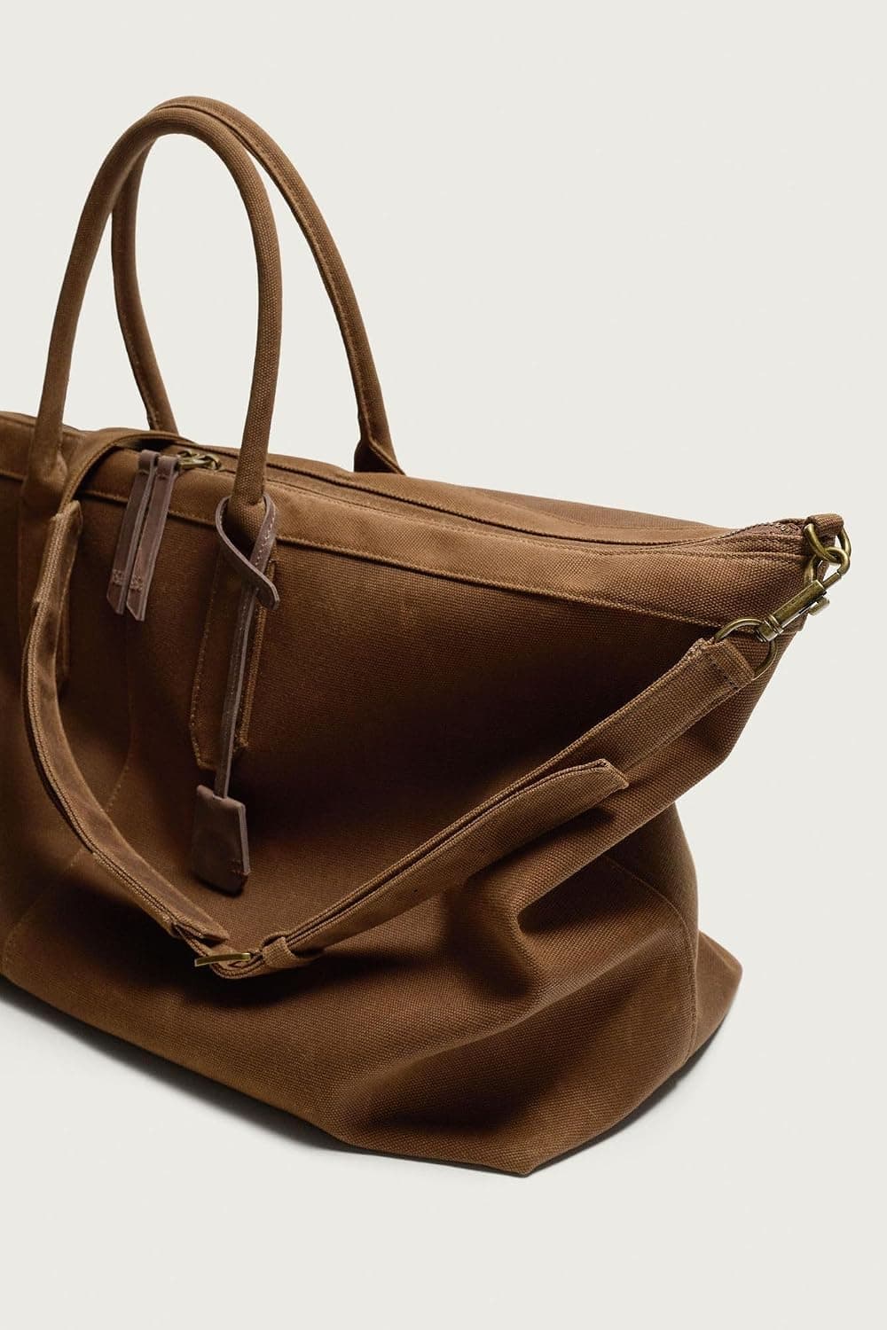 کیف توت زنانه Zara چرمی با جزئیات کیف توت زنانه Zara چرمی با جزئیات