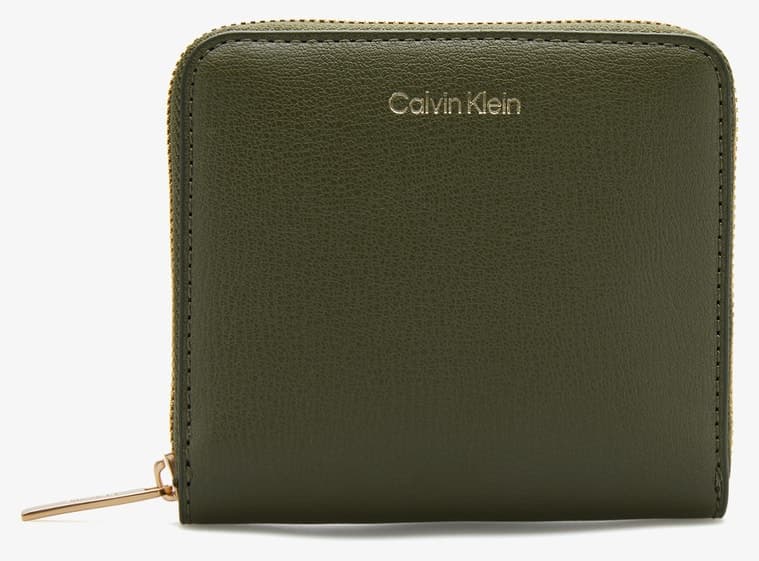 کیف پول زنانه Calvin Klein چرمی مشکی با زیپ و جیب سکه فلزی لوگو برجسته کیف پول زنانه Calvin Klein چرمی مشکی با زیپ و جیب سکه فلزی لوگو برجسته