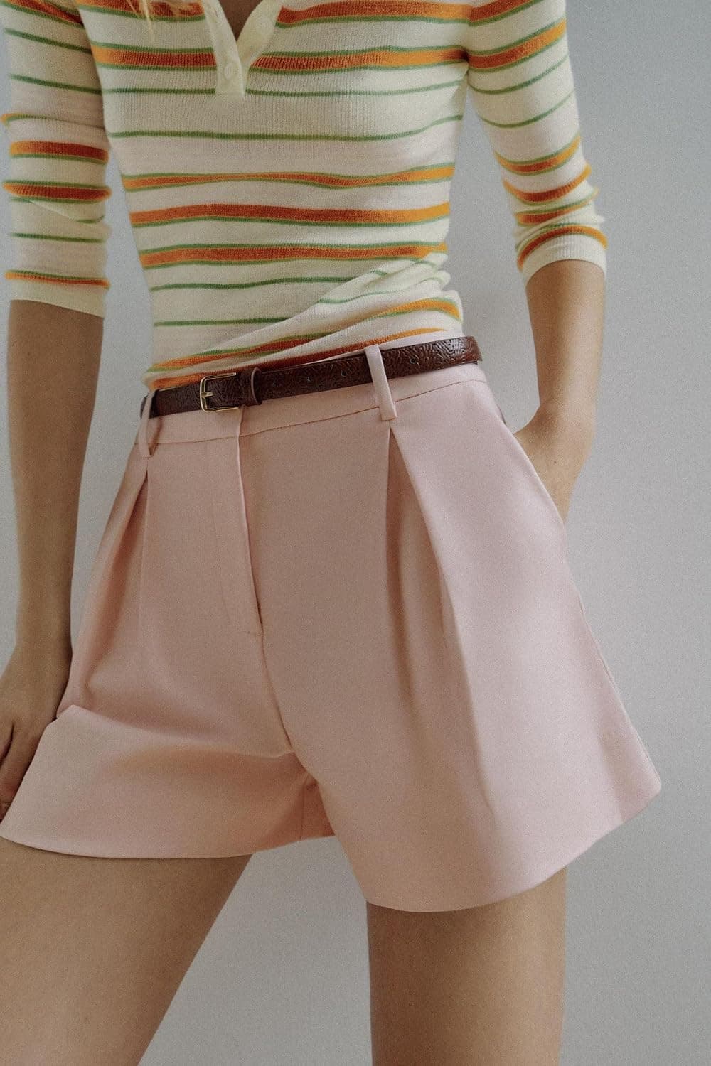برمودا زنانه Zara با کمربند و پنس دار برمودا زنانه Zara با کمربند و پنس دار
