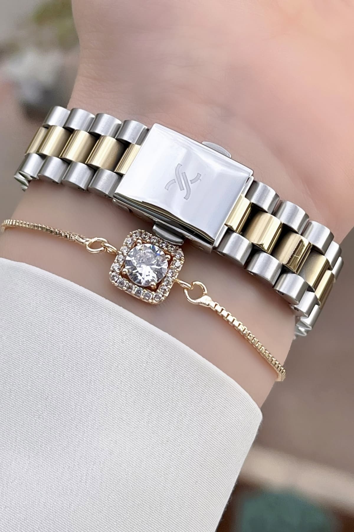 ساعت مچی زنانه Daniel Klein با بند قابل تنظیم زرد طوسی 33 mm به همراه دستبند ساعت مچی زنانه Daniel Klein با بند قابل تنظیم زرد طوسی 33 mm به همراه دستبند