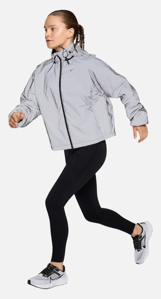 ژاکت ورزشی زنانه Nike Run Division Therma-Fit طوسی تمامزیپ شبرنگ مدل FV6420-011 ژاکت ورزشی زنانه Nike Run Division Therma-Fit طوسی تمامزیپ شبرنگ مدل FV6420-011
