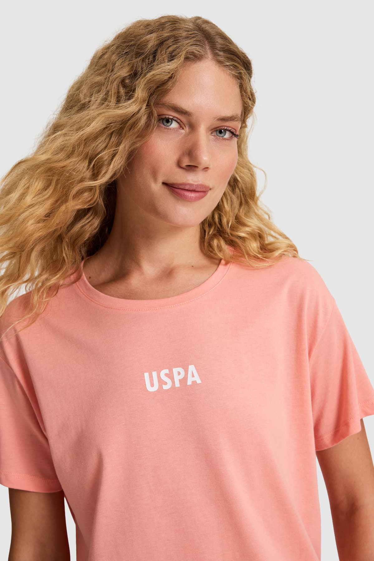 تیشرت زنانه یقهگرد U.S. Polo Assn. صورتی سالمونی مدل 50323530-VR204 تیشرت زنانه یقهگرد U.S. Polo Assn. صورتی سالمونی مدل 50323530-VR204