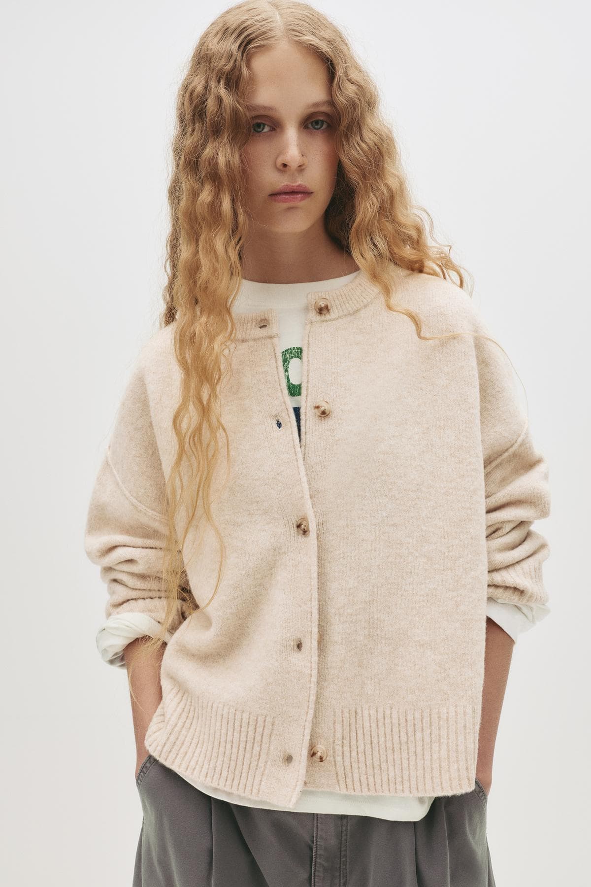 کاردیگان زنانه Pull & Bear بافت نرم کاردیگان زنانه Pull & Bear بافت نرم