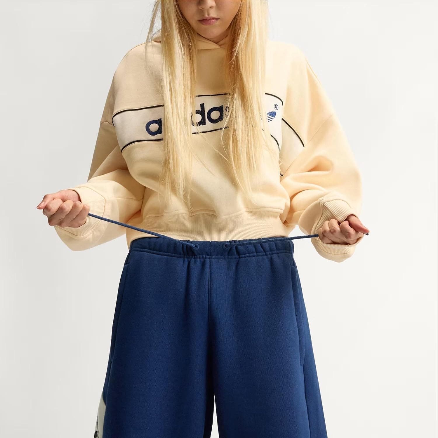 شلوار گرمکن زنانه adidas مدل adisignature NY Wide Leg شلوار گرمکن زنانه adidas مدل adisignature NY Wide Leg