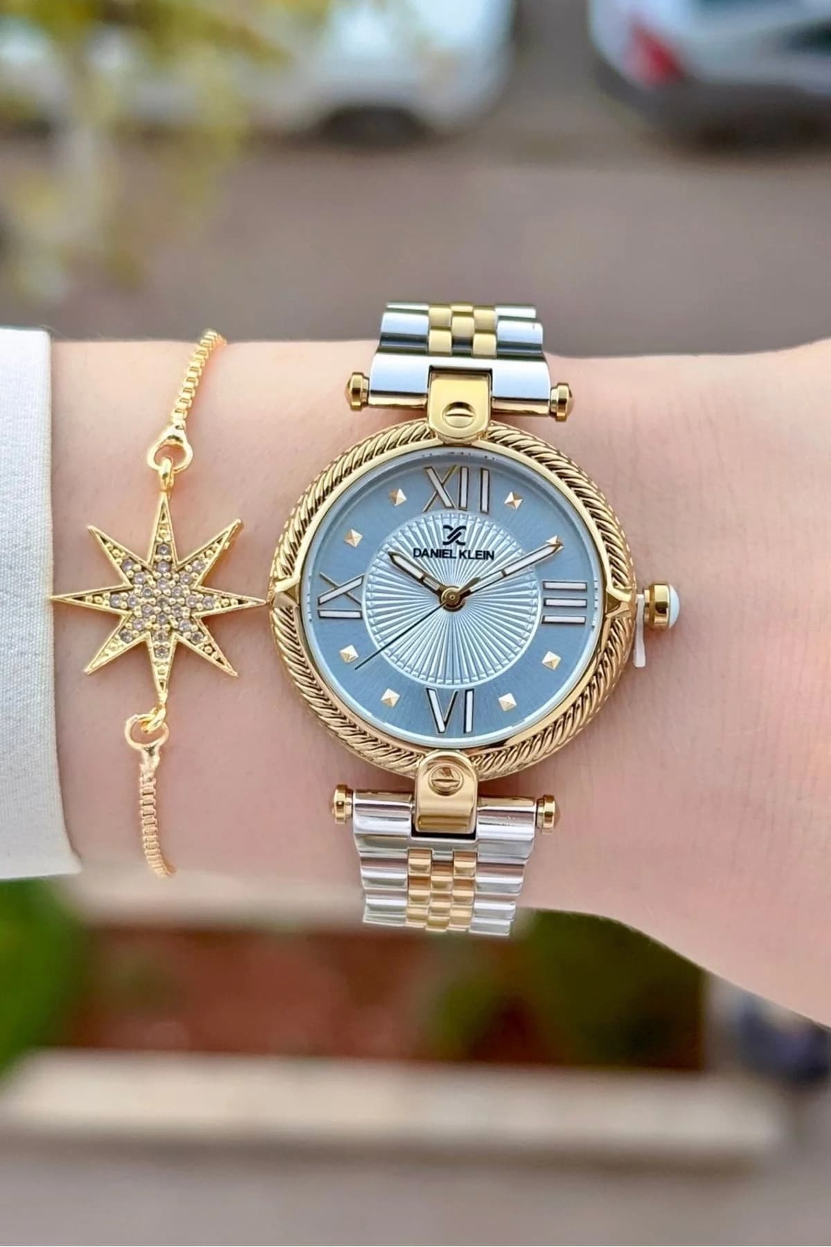 ساعت مچی زنانه Daniel Klein طلایی نقرهای با جعبه هدیه 32 mm ساعت مچی زنانه Daniel Klein طلایی نقرهای با جعبه هدیه 32 mm