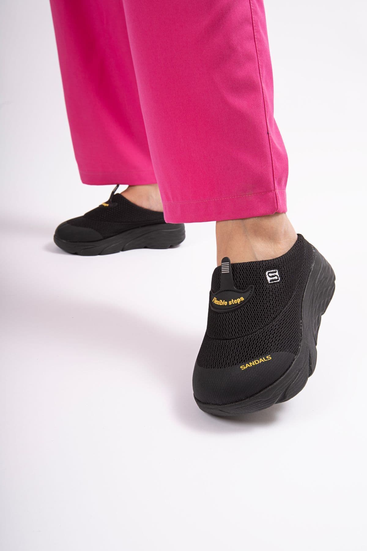 دمپایی زنانه sandal spor ارتوپدی لژدار مشبک مشکی مدل SS001-0278 دمپایی زنانه sandal spor ارتوپدی لژدار مشبک مشکی مدل SS001-0278
