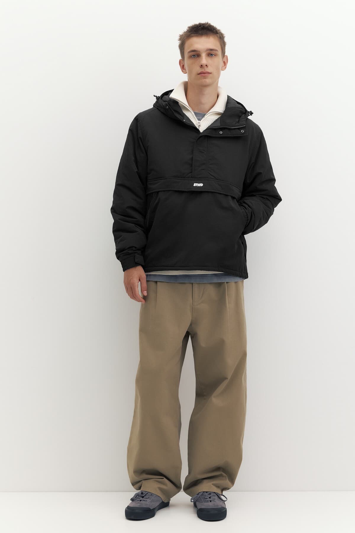 ژاکت مردانه Pull & Bear کلاهدار با جیب کانگورویی ژاکت مردانه Pull & Bear کلاهدار با جیب کانگورویی