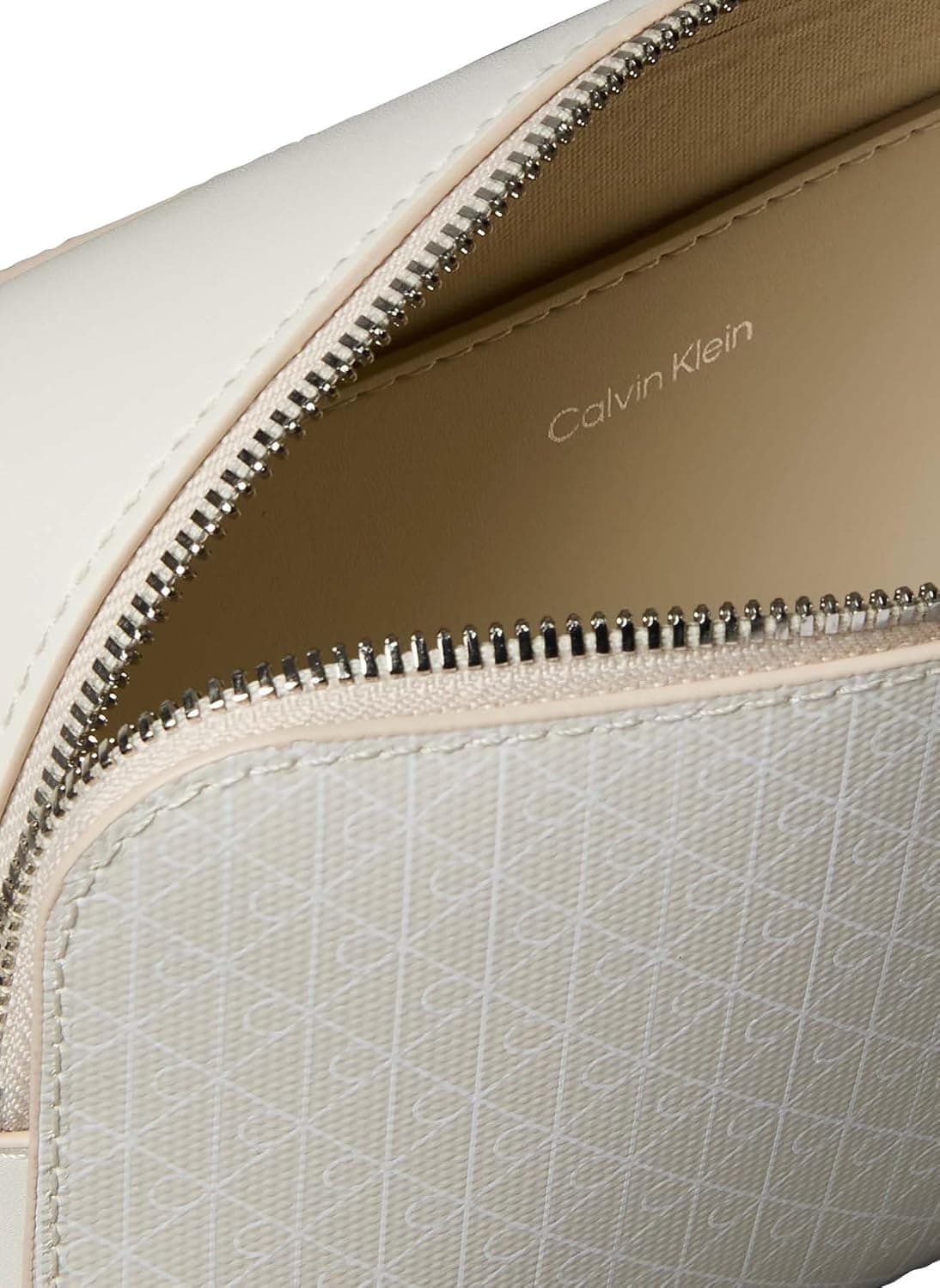 کیف دوشی زنانه Calvin Klein سفید مدل Lv04F3268G-2Xb کیف دوشی زنانه Calvin Klein سفید مدل Lv04F3268G-2Xb