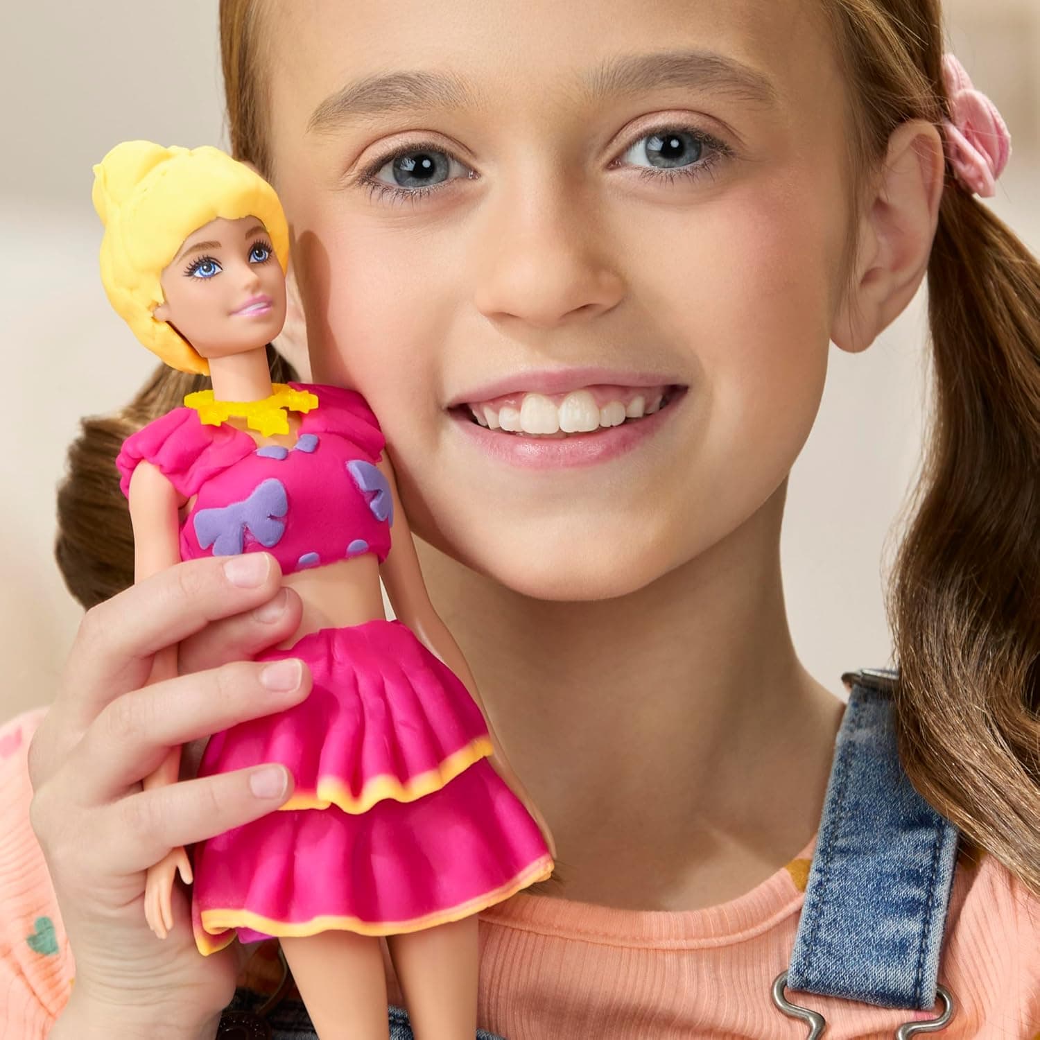 ست خمیربازی برای دختران و پسران 5+ Play-Doh Barbie با خمیر شکلدهی، لباس عروسک و 9 اکسسوری مد ست خمیربازی برای دختران و پسران 5+ Play-Doh Barbie با خمیر شکلدهی، لباس عروسک و 9 اکسسوری مد