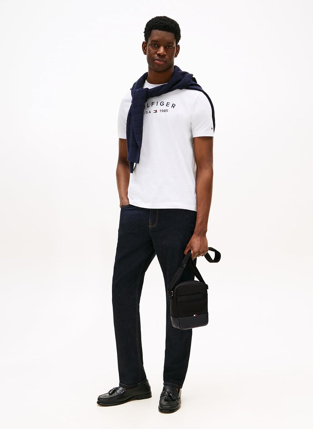 کیف پستچی مردانه Tommy Hilfiger نایلونی مینی مشکی مدل AM0AM13472 کیف پستچی مردانه Tommy Hilfiger نایلونی مینی مشکی مدل AM0AM13472