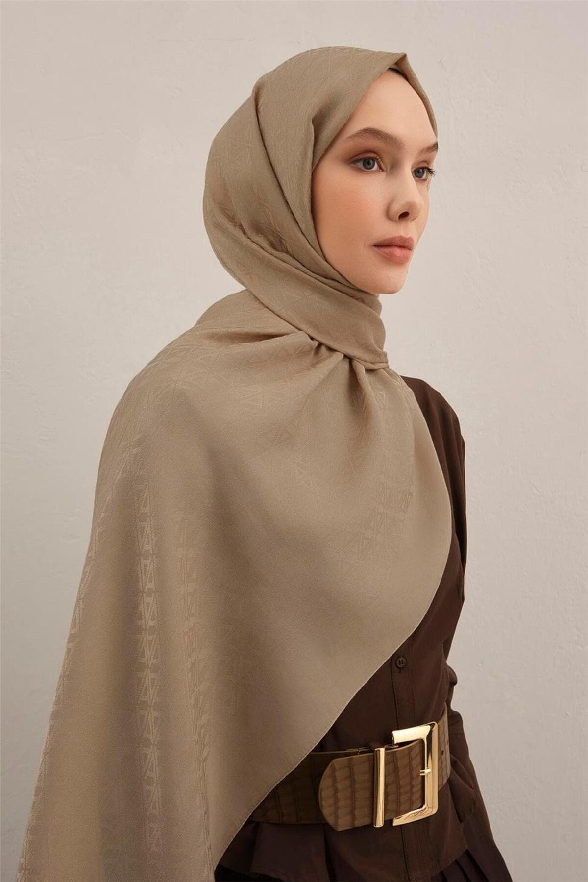 شال زنانه Armine لیوسل مثلثی مونوگرام مدل Naia 5 04 شال زنانه Armine لیوسل مثلثی مونوگرام مدل Naia 5 04