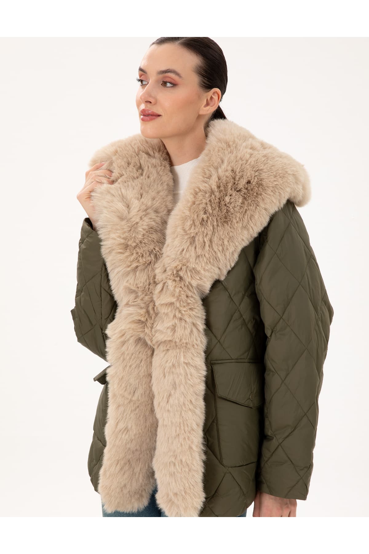 کاپشن زنانه Pierre Cardin خاکی فیت معمولی یقه خز مدل 50290325-VR027 کاپشن زنانه Pierre Cardin خاکی فیت معمولی یقه خز مدل 50290325-VR027