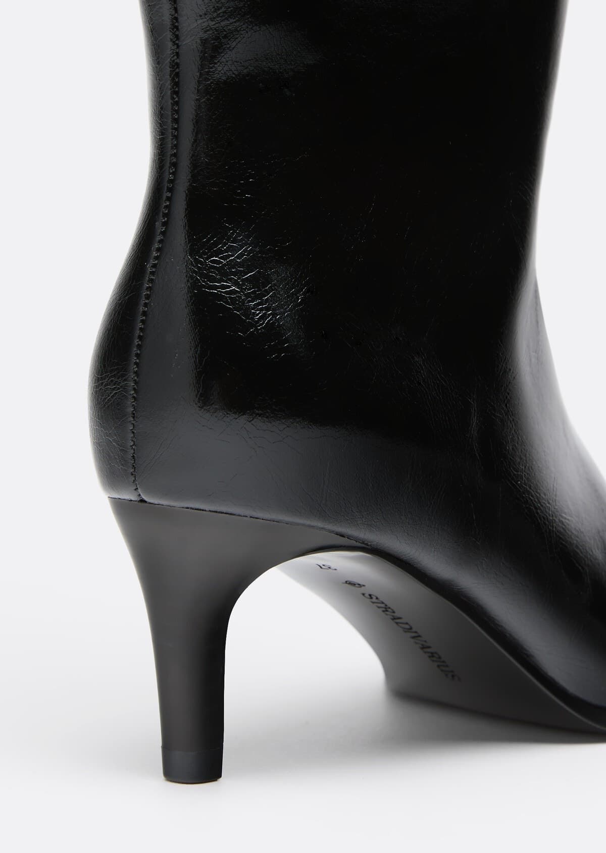 بوت زنانه Stradivarius مشکی ساق گشاد پاشنه کوتاه نوک تیز بوت زنانه Stradivarius مشکی ساق گشاد پاشنه کوتاه نوک تیز