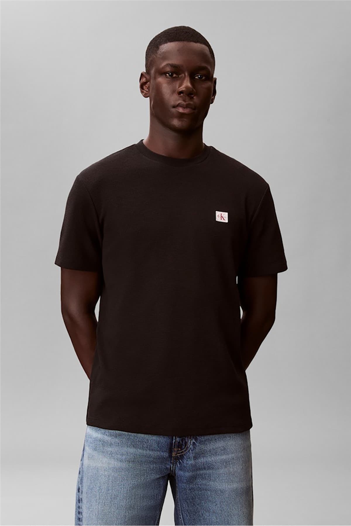تیشرت مردانه Calvin Klein یقه گرد Waffle Badge مشکی تیشرت مردانه Calvin Klein یقه گرد Waffle Badge مشکی