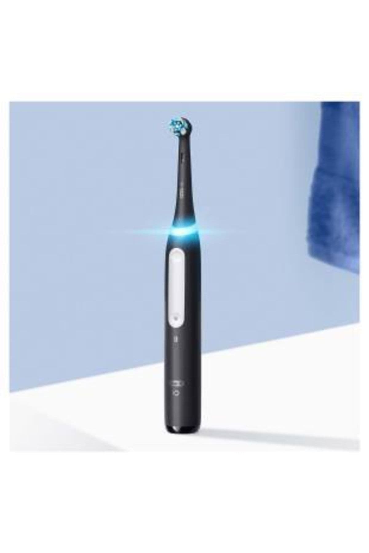 مسواک برقی شارژی Oral-B مشکی مدل Io 4 مسواک برقی شارژی Oral-B مشکی مدل Io 4