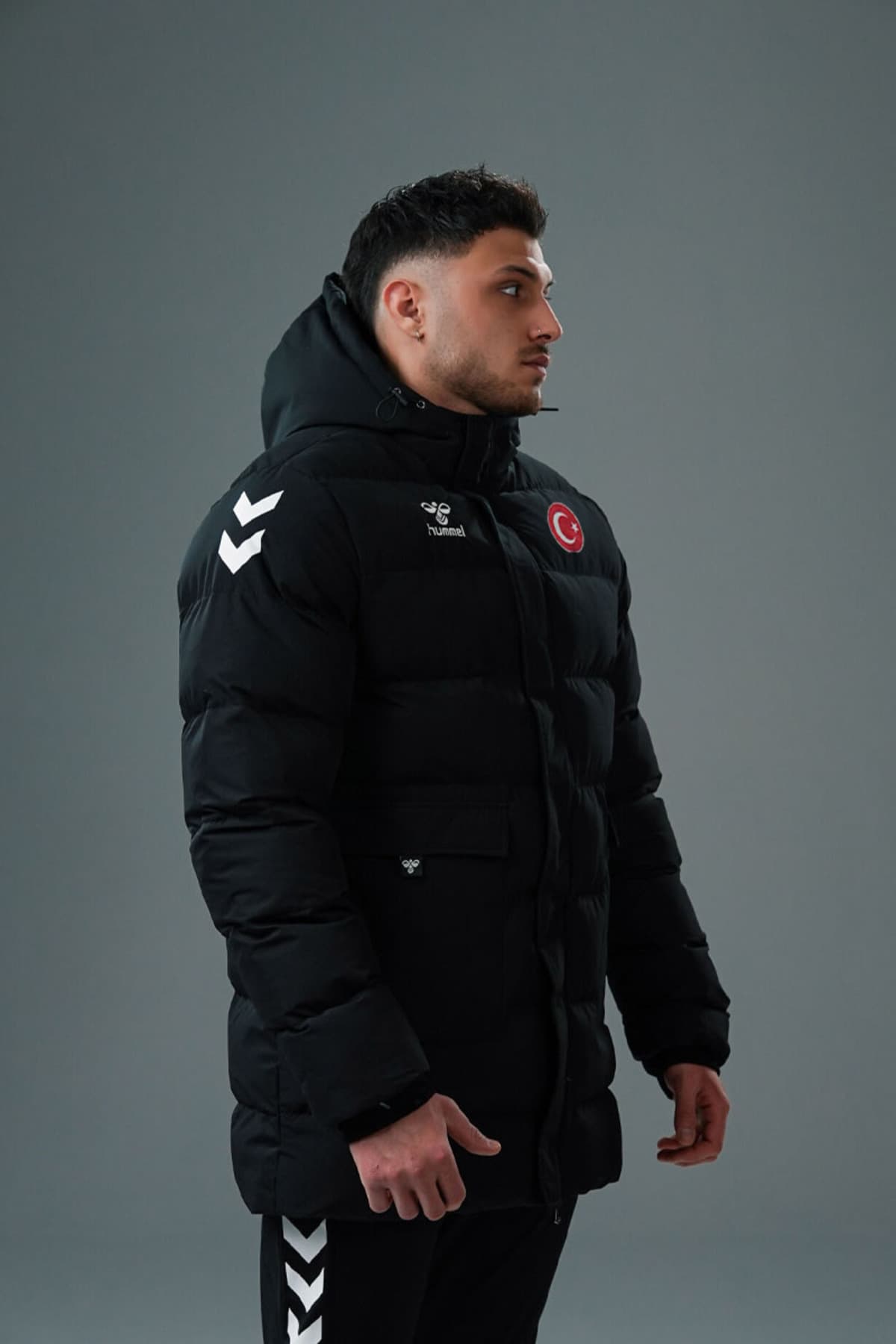 کاپشن مردانه hummel Milli Takım Line مشکی کاپشن مردانه hummel Milli Takım Line مشکی