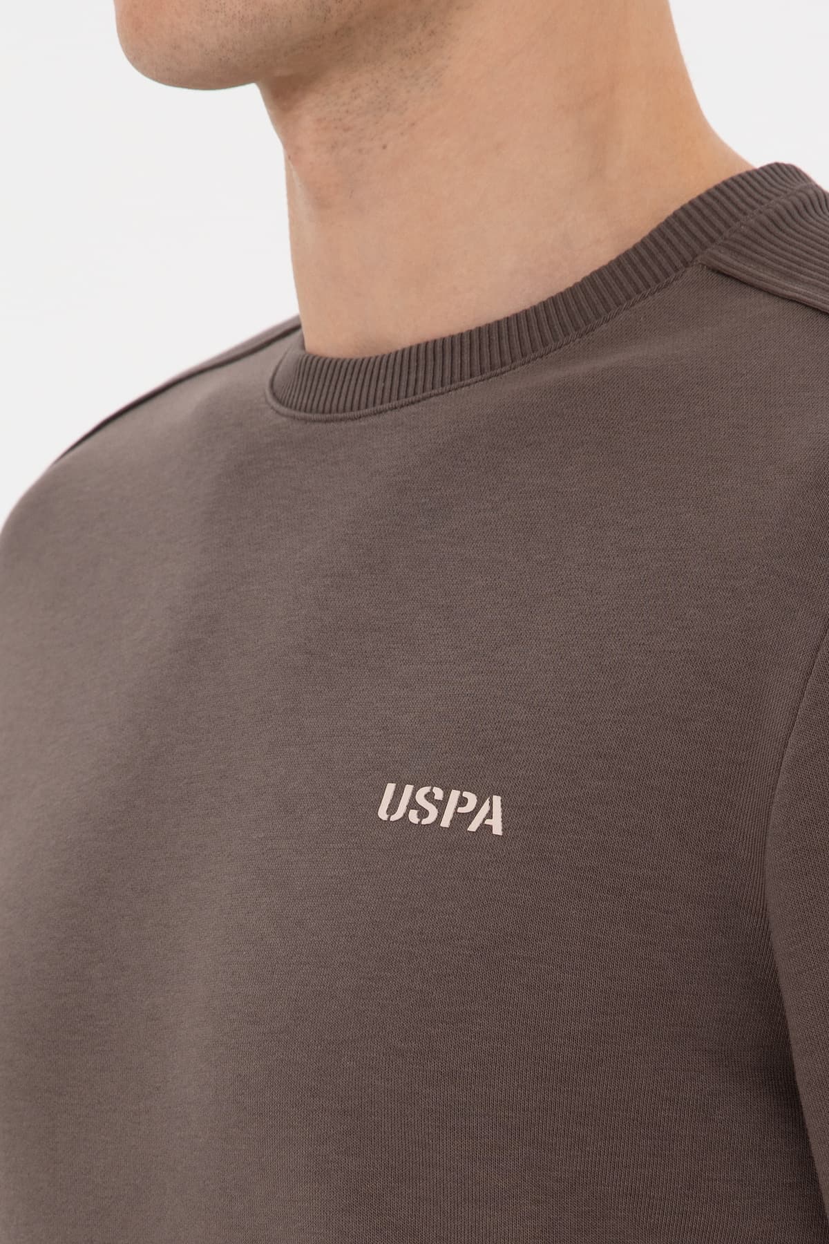 سوئیشرت مردانه U.S. Polo Assn. فیت معمولی یقه گرد خاکستری قهوهای مدل 50315598-VR052 سوئیشرت مردانه U.S. Polo Assn. فیت معمولی یقه گرد خاکستری قهوهای مدل 50315598-VR052