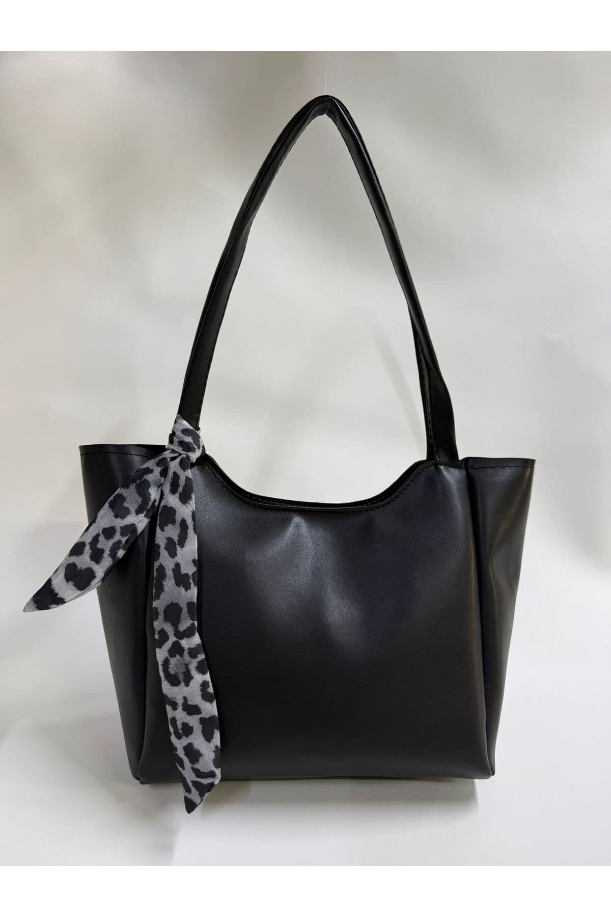 کیف دستی و دوشی شاپر زنانه Judour Bags مشکی با شال تزئینی و زیپ کیف دستی و دوشی شاپر زنانه Judour Bags مشکی با شال تزئینی و زیپ