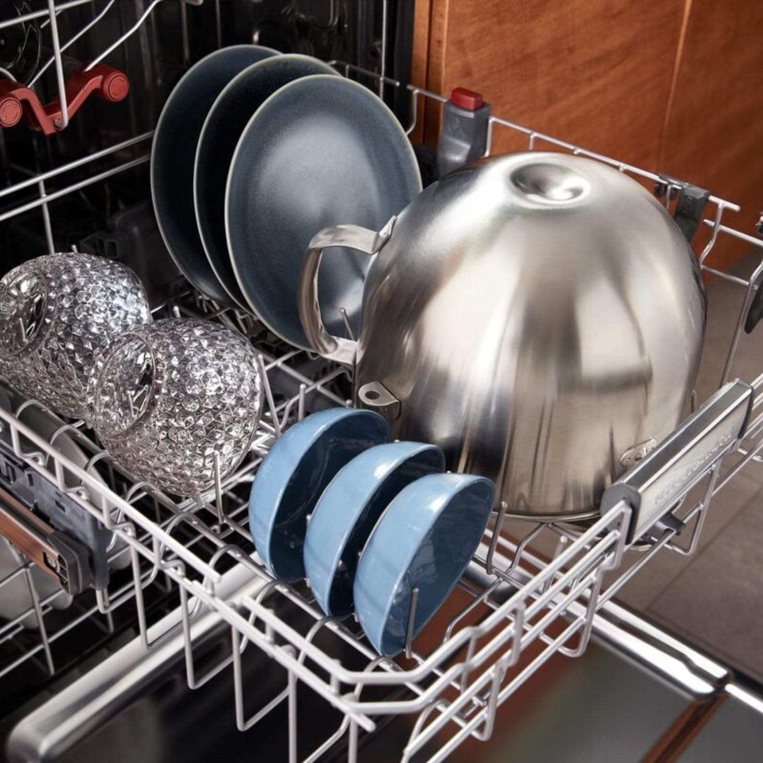 همزن ایستاده کاسهدار KitchenAid Artisan با کاسه بالارونده 6,6 L به رنگ قرمز سیب آبنباتی همزن ایستاده کاسهدار KitchenAid Artisan با کاسه بالارونده 6,6 L به رنگ قرمز سیب آبنباتی