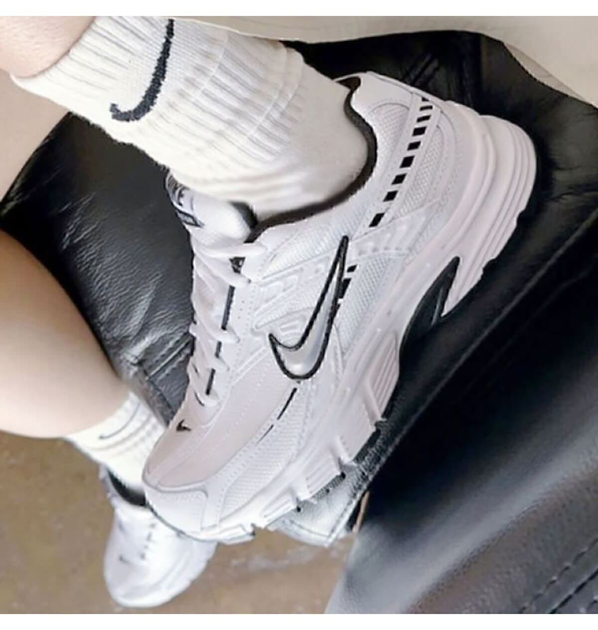 کفش دویدن و پیادهروی یونیسکس Nike Initiator مدل FQ6873-101 کفش دویدن و پیادهروی یونیسکس Nike Initiator مدل FQ6873-101