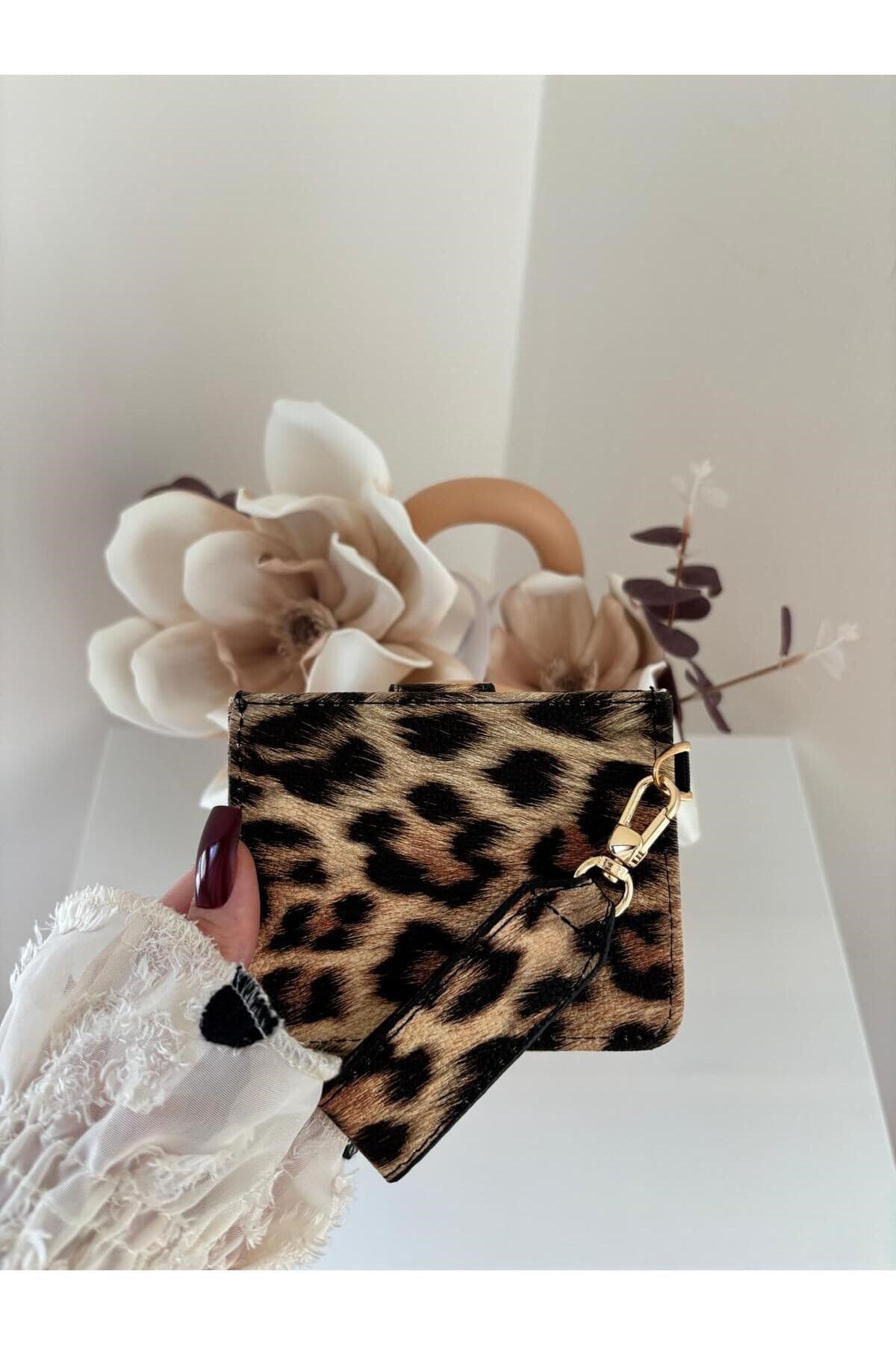 کیف پول زنانه lalettobags با طرح پلنگی کیف پول زنانه lalettobags با طرح پلنگی