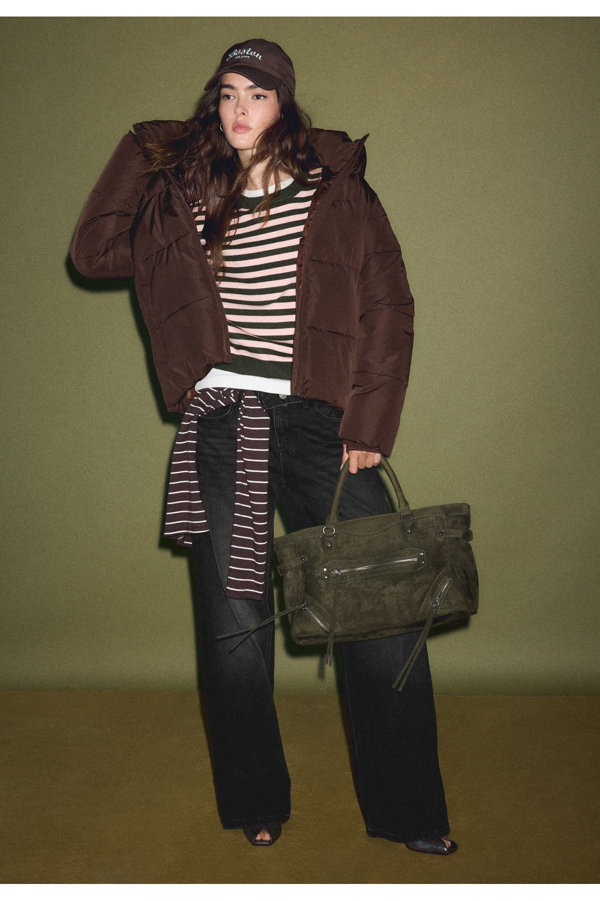 کاپشن زنانه Stradivarius کاپیتونه با کلاه کاپشن زنانه Stradivarius کاپیتونه با کلاه