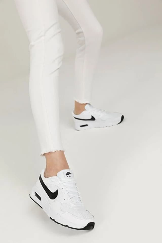 کفش ورزشی زنانه Nike Air Max سفید کفش ورزشی زنانه Nike Air Max سفید