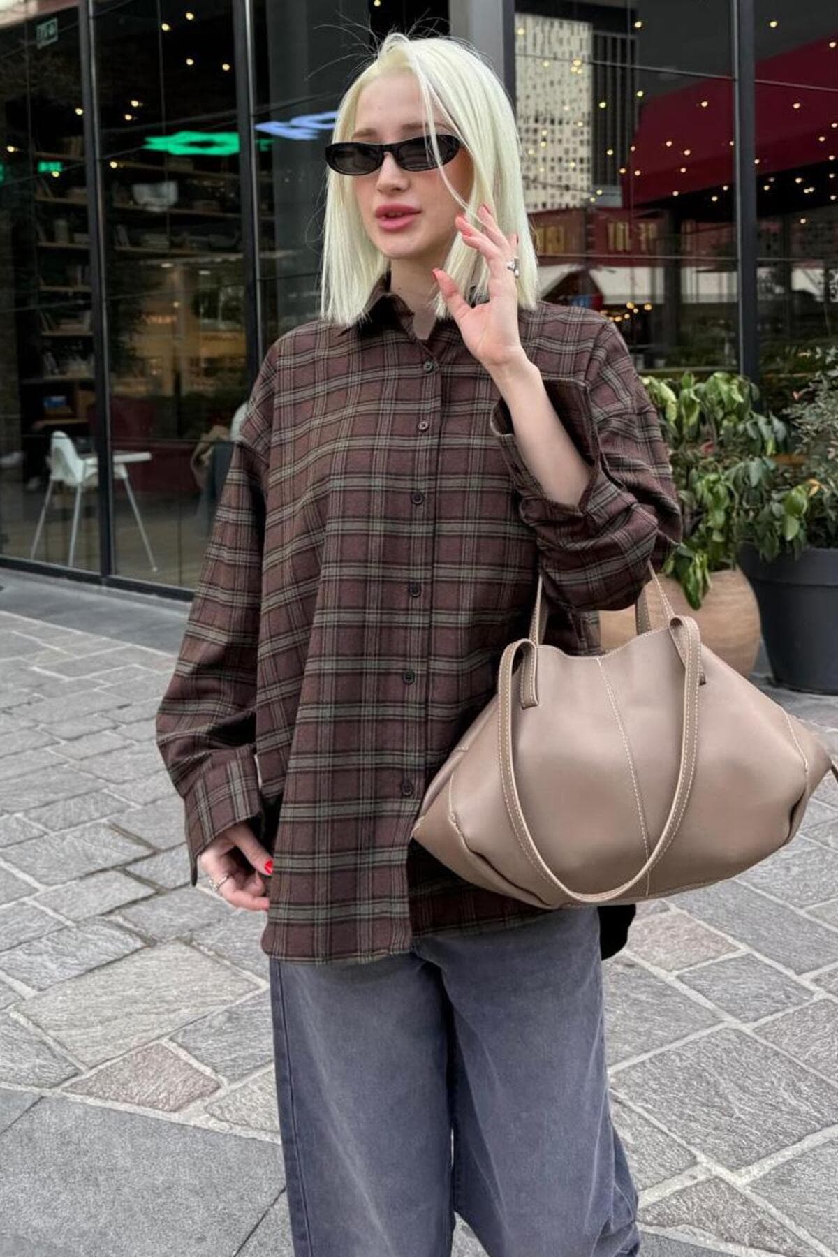پیراهن زنانه Madmext قهوهای اورسایز چهارخونه مدل MG2589 پیراهن زنانه Madmext قهوهای اورسایز چهارخونه مدل MG2589