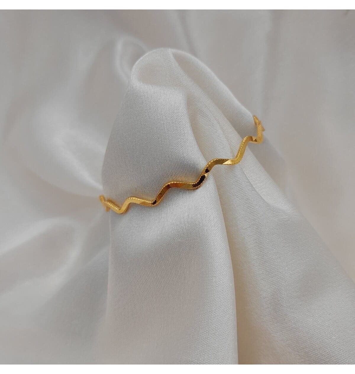 النگوی آجدا زیگزاگ X-Lady Accessories رنگ طلایی روکش 22 عیار 6 عددی 22 سانتیمتر مدل 3288-6 النگوی آجدا زیگزاگ X-Lady Accessories رنگ طلایی روکش 22 عیار 6 عددی 22 سانتیمتر مدل 3288-6