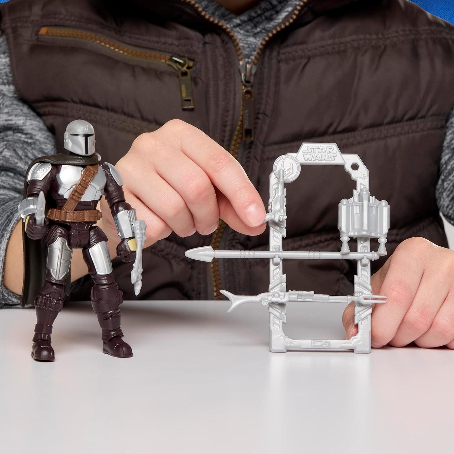 فیگور اکشن Star Wars ActionVerse مدل The Mandalorian 11 cm با لوازم جانبی فیگور اکشن Star Wars ActionVerse مدل The Mandalorian 11 cm با لوازم جانبی