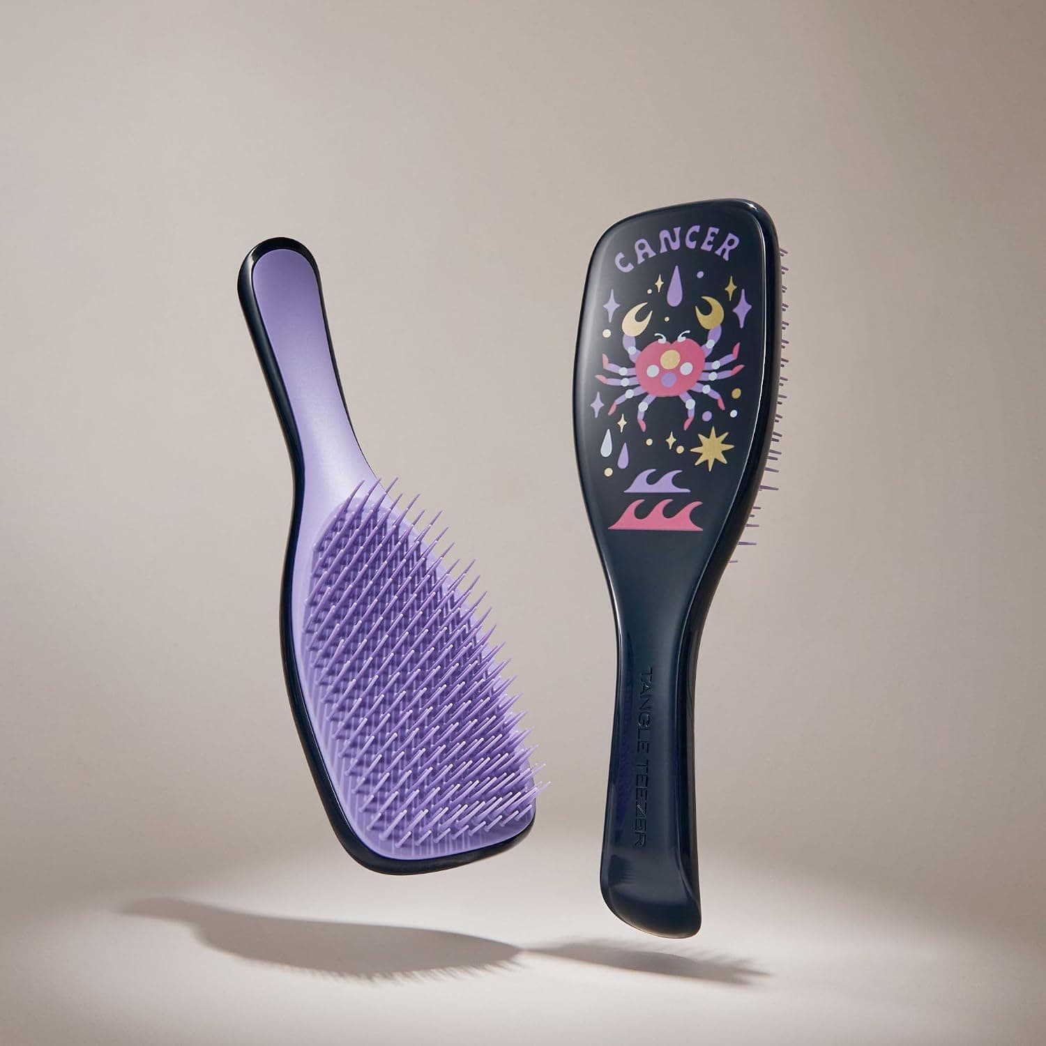 شانه باز کننده مو Tangle Teezer برای موهای صاف و فر The Ultimate Detangler Zodiac Cancer شانه باز کننده مو Tangle Teezer برای موهای صاف و فر The Ultimate Detangler Zodiac Cancer