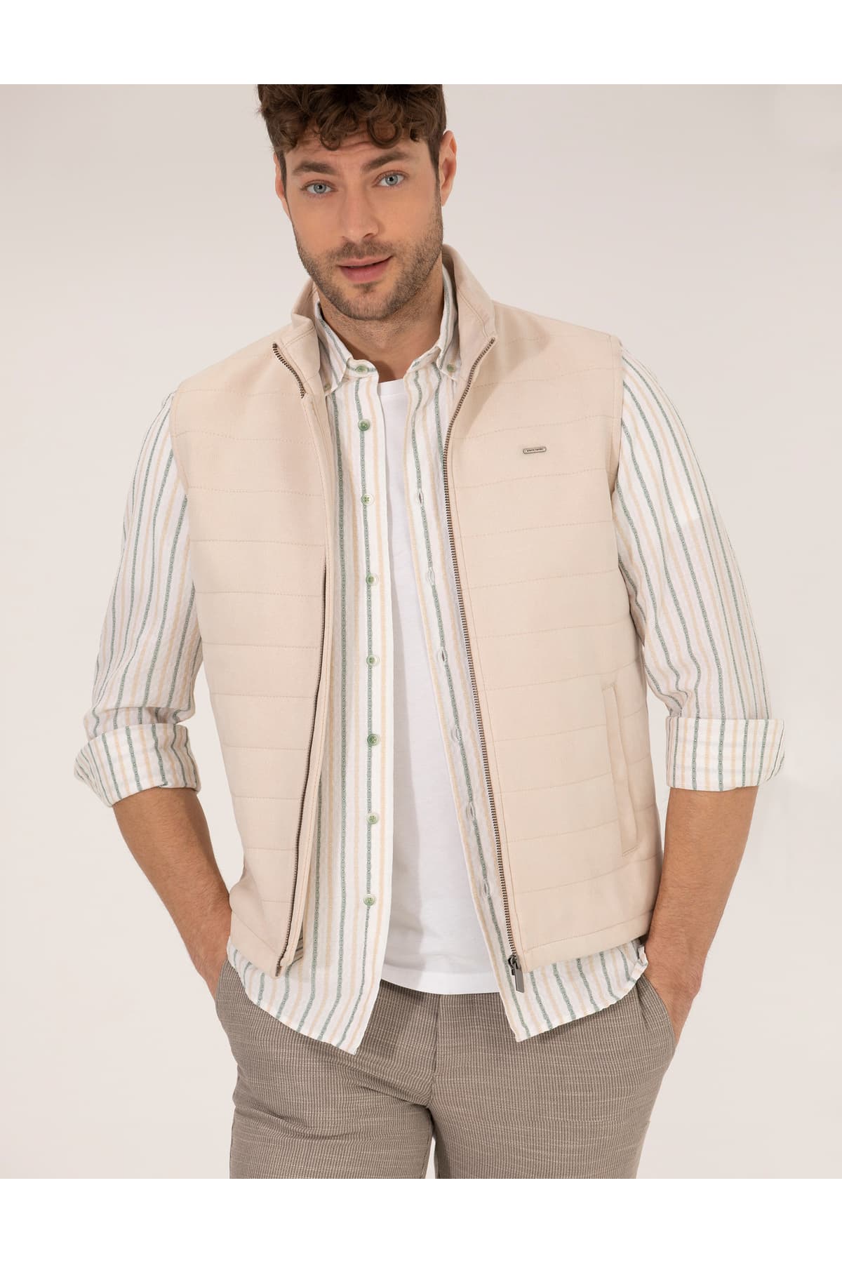 جلیقه چرمی مردانه Pierre Cardin بژ ساده مدل 50275802-591 جلیقه چرمی مردانه Pierre Cardin بژ ساده مدل 50275802-591