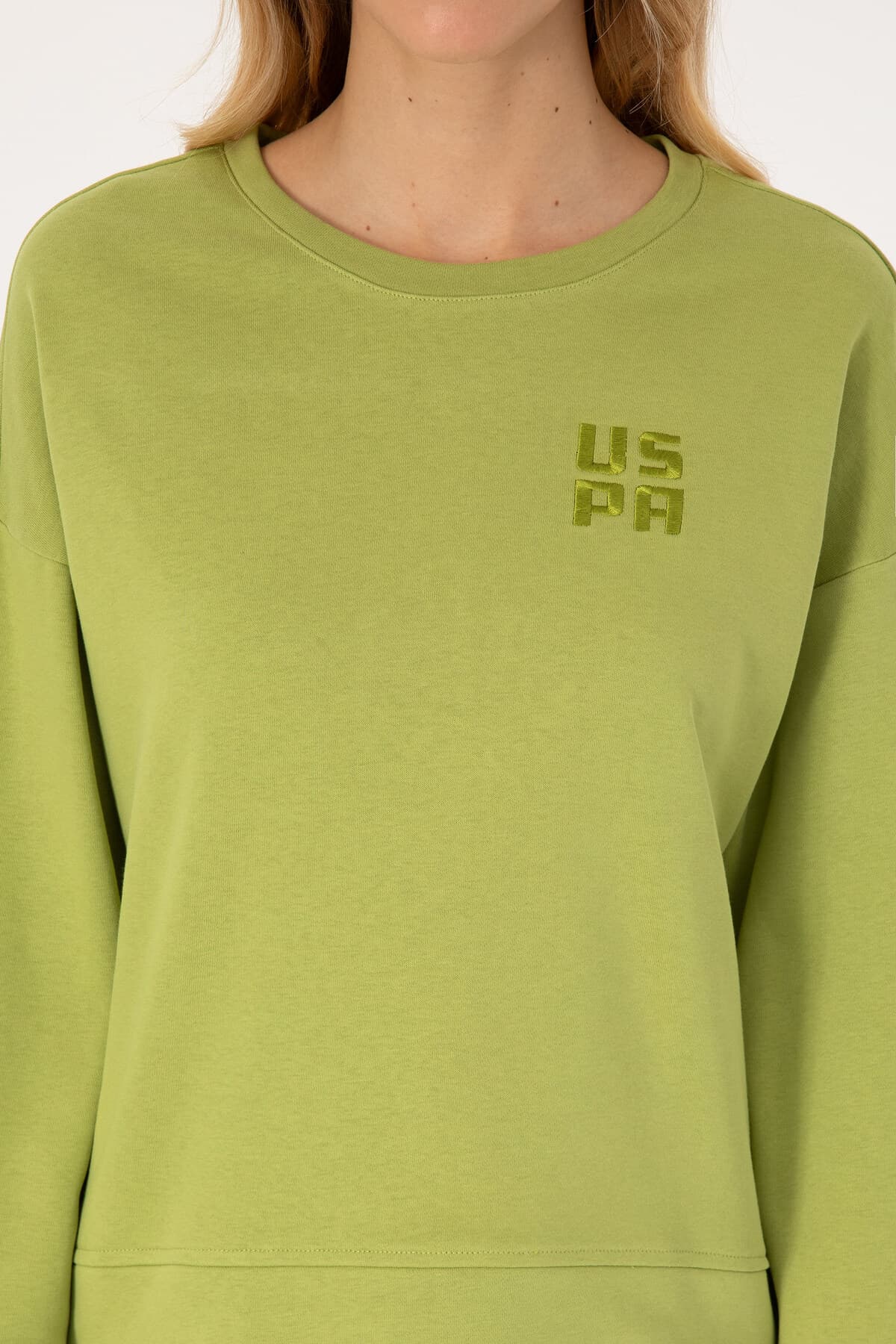 سوئیشرت زنانه U.S. Polo Assn. سبز پستهای یقه گرد بیسیک مدل 50313565-VR087 سوئیشرت زنانه U.S. Polo Assn. سبز پستهای یقه گرد بیسیک مدل 50313565-VR087