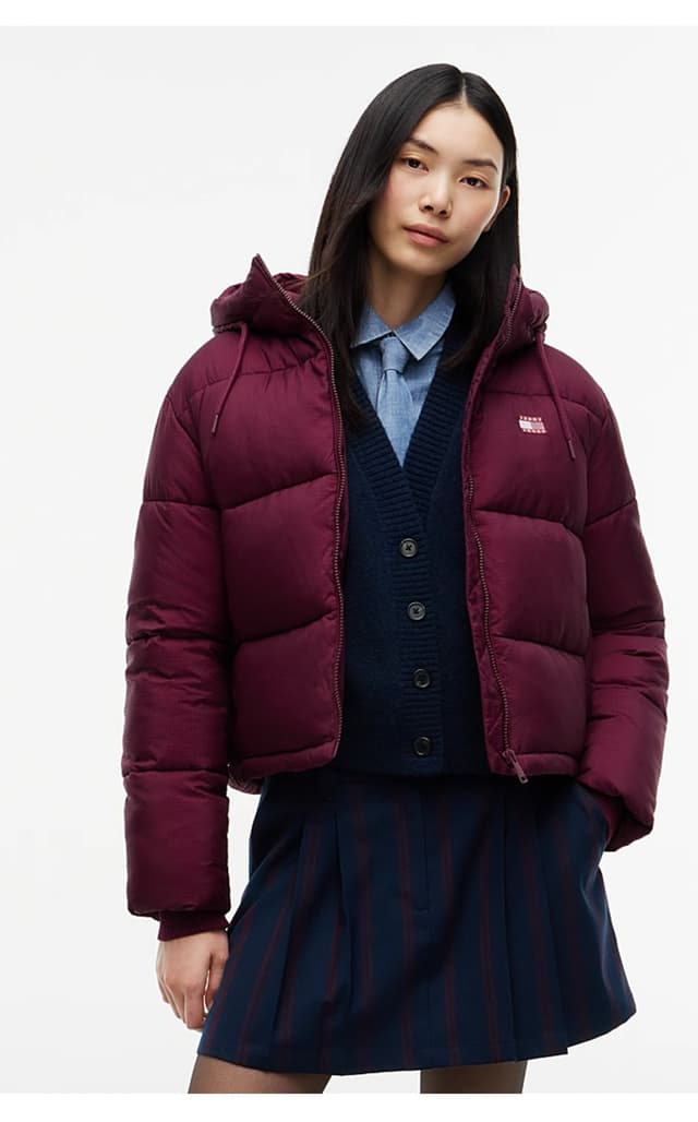 کاپشن زنانه Tommy Hilfiger زرشکی لوگودار مناسب استفاده روزمره کاپشن زنانه Tommy Hilfiger زرشکی لوگودار مناسب استفاده روزمره