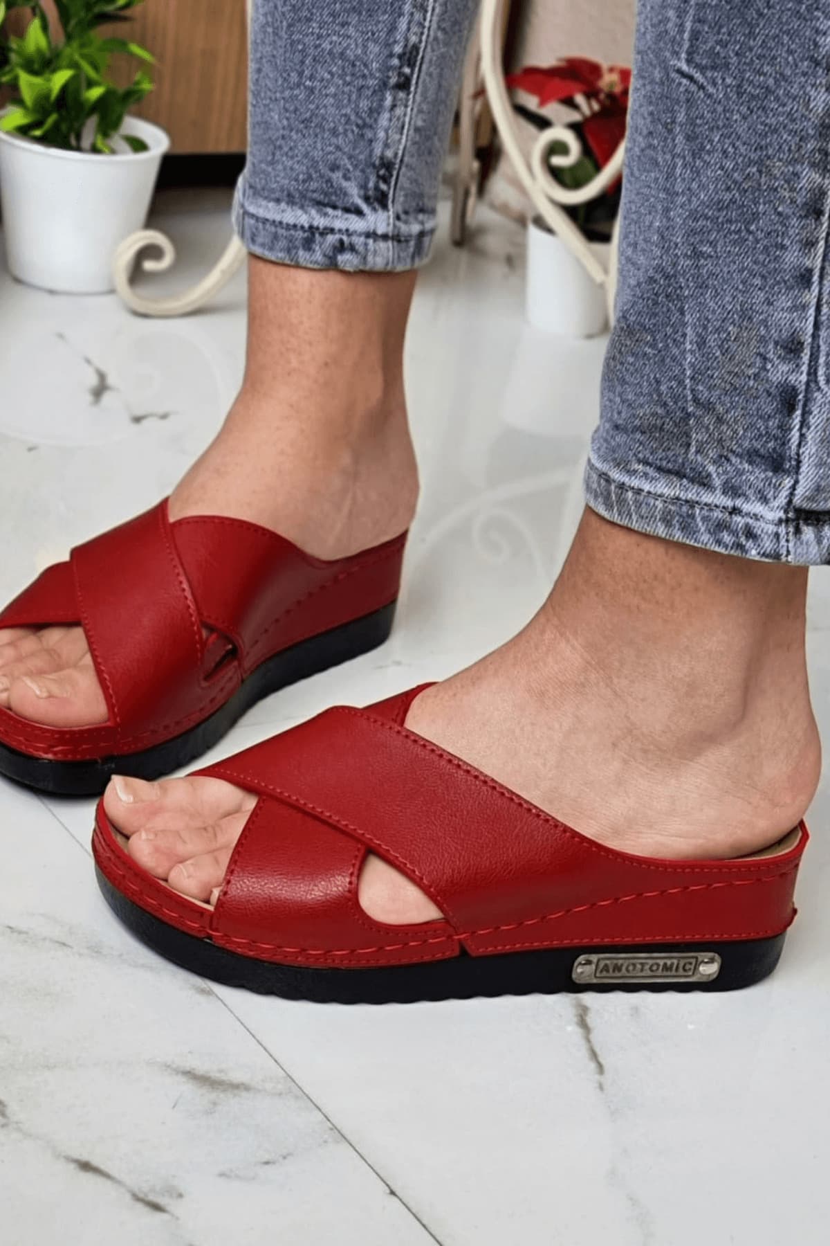 دمپایی زنانه neon shoes آناتومیک طبی راحت سبک پاشنهدار مدل Lina قرمز دمپایی زنانه neon shoes آناتومیک طبی راحت سبک پاشنهدار مدل Lina قرمز