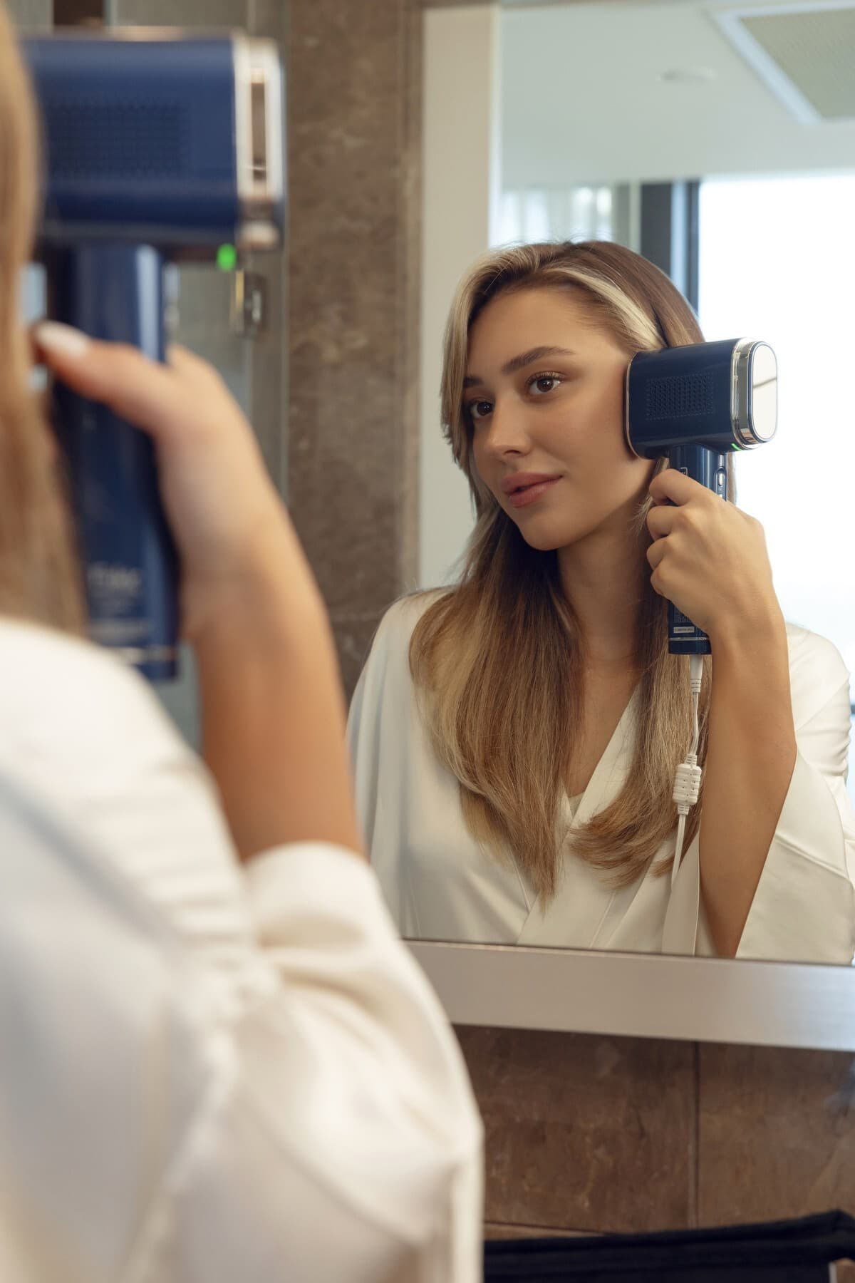 دستگاه اپیلاسیون IPL Fakir با خنککننده یخی مدل Auria Safir دستگاه اپیلاسیون IPL Fakir با خنککننده یخی مدل Auria Safir
