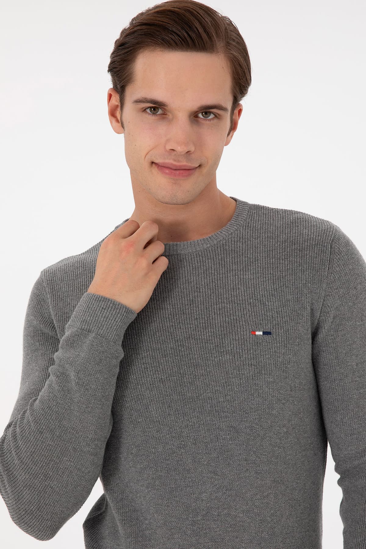 پلیور مردانه U.S. Polo Assn. یقه گرد Slim Fit طوسی ملانژ مدل 50298282-VR086 پلیور مردانه U.S. Polo Assn. یقه گرد Slim Fit طوسی ملانژ مدل 50298282-VR086
