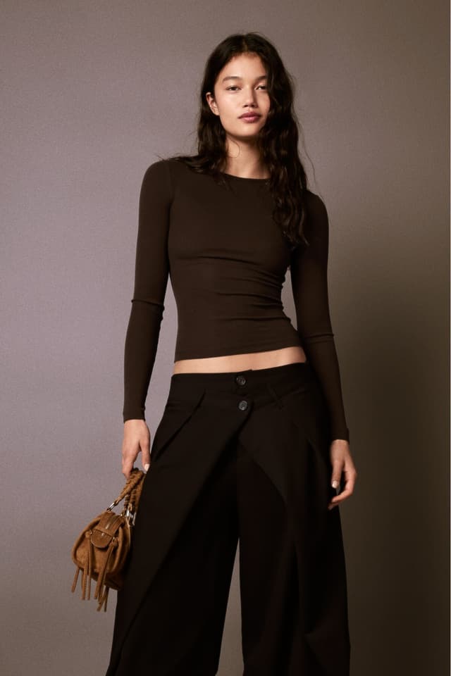 تیشرت زنانه Bershka آستین بلند یقه گرد تیشرت زنانه Bershka آستین بلند یقه گرد