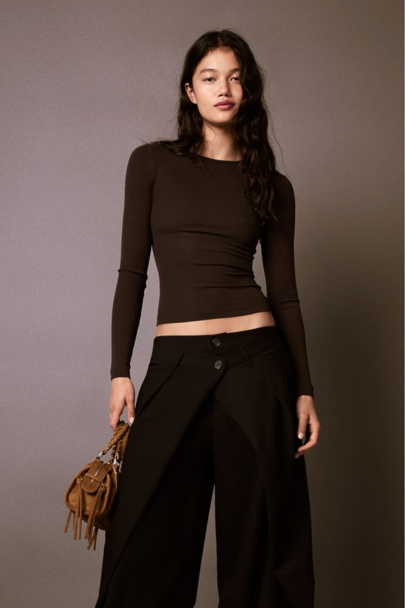 تیشرت زنانه Bershka آستین بلند یقه گرد تیشرت زنانه Bershka آستین بلند یقه گرد