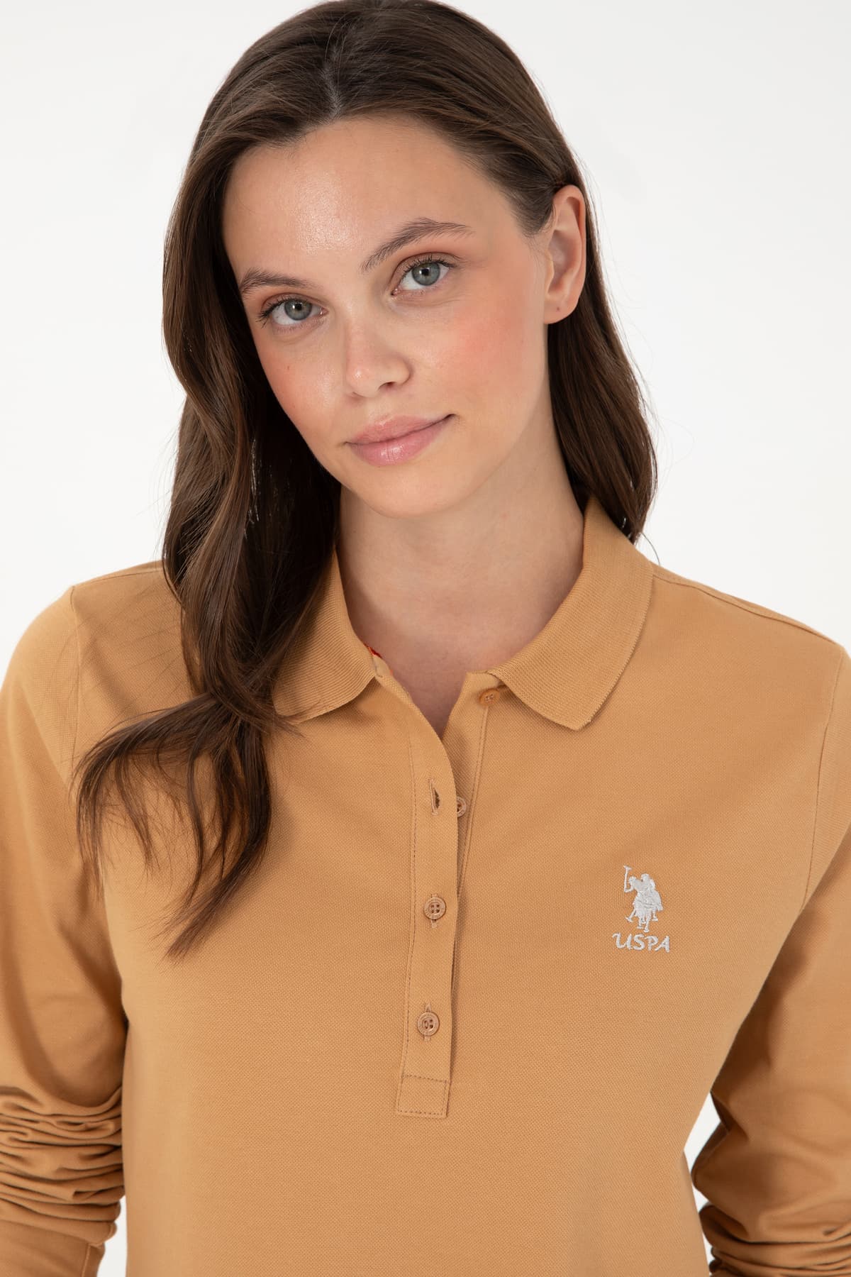 سوئیشرت زنانه U.S. Polo Assn. شتری یقه پولو بیسیک مدل 50289541-VR015 سوئیشرت زنانه U.S. Polo Assn. شتری یقه پولو بیسیک مدل 50289541-VR015