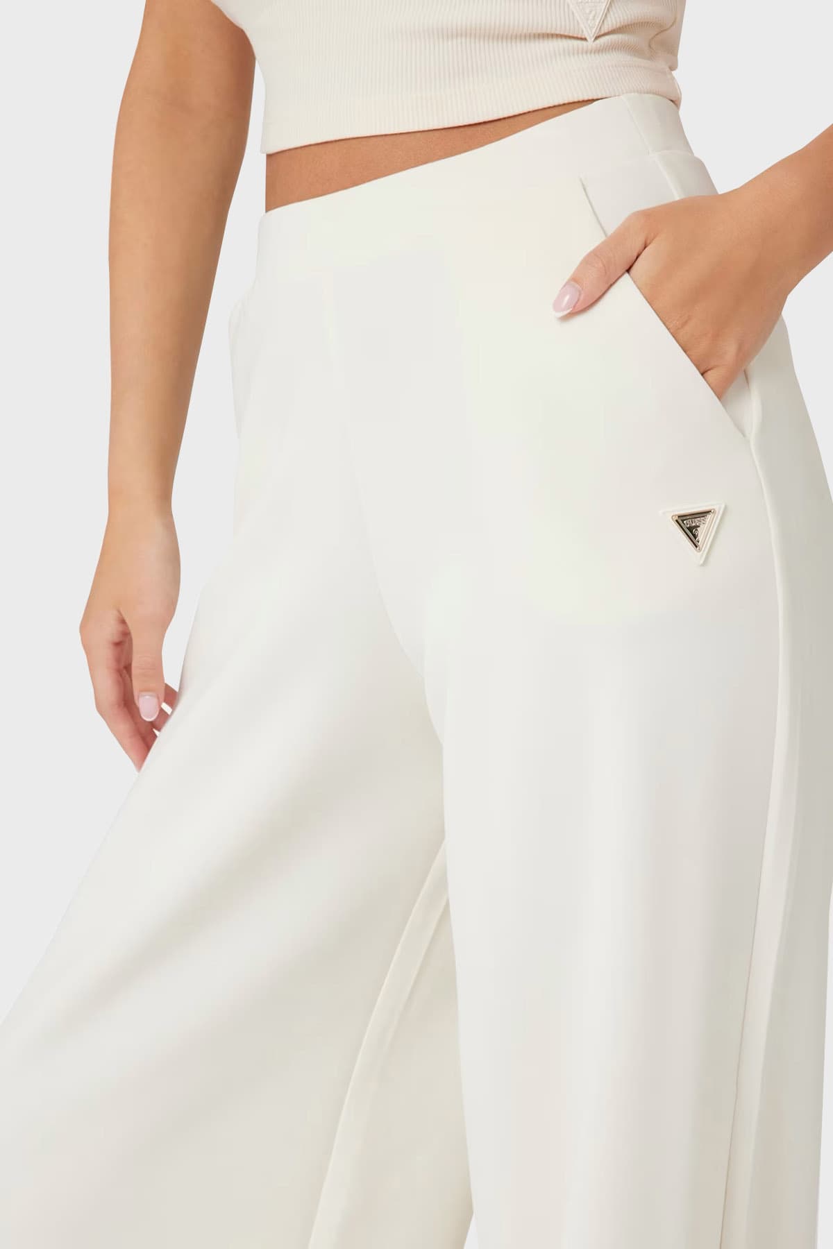 شلوار زنانه Guess Olympe فیت معمولی کمر معمولی پاچه گشاد مدل V4YB07KCAY2 شلوار زنانه Guess Olympe فیت معمولی کمر معمولی پاچه گشاد مدل V4YB07KCAY2