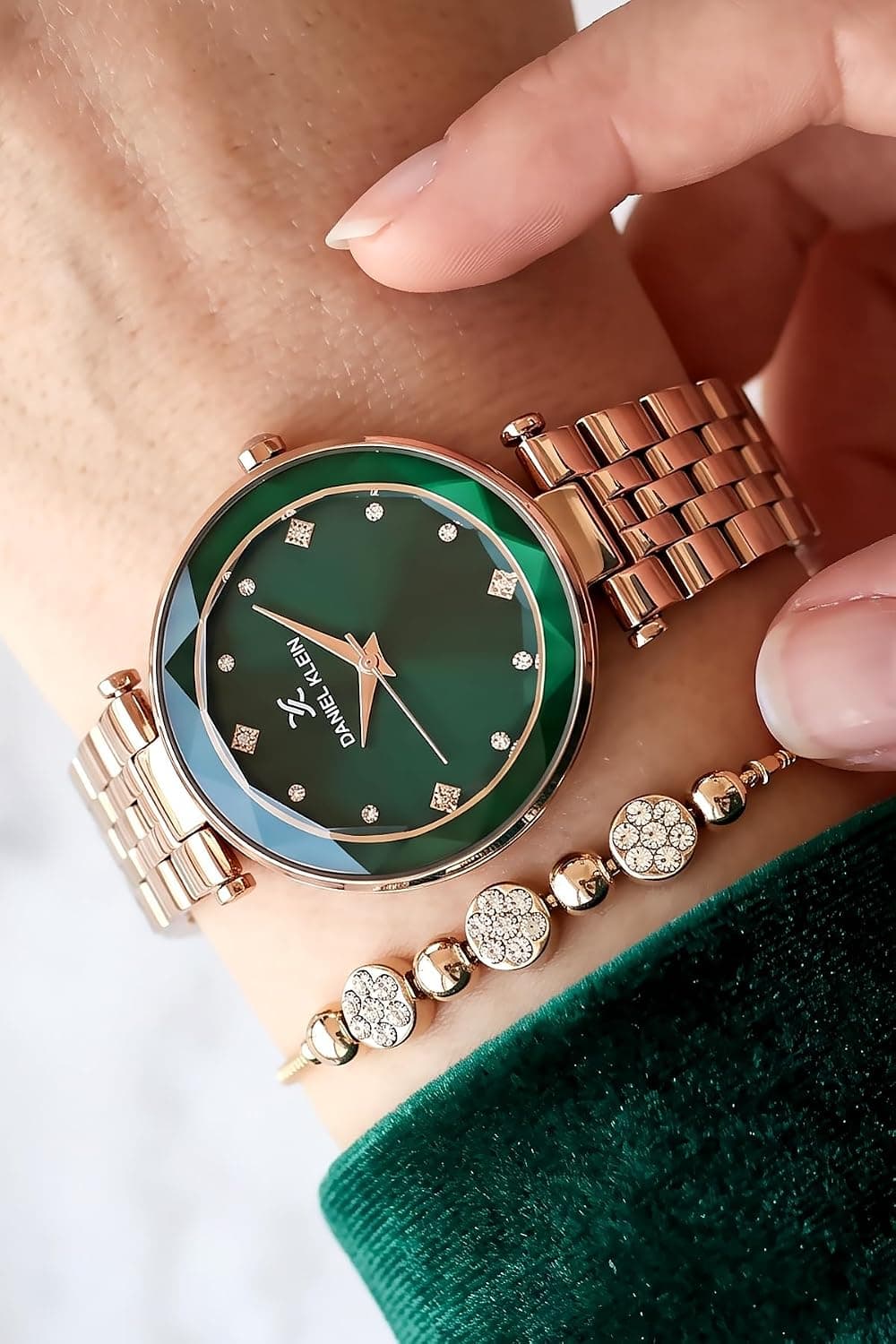 ساعت مچی زنانه Daniel Klein ضدآب شیشه برشخورده فولادی رز مدل Dkby2050C6 ساعت مچی زنانه Daniel Klein ضدآب شیشه برشخورده فولادی رز مدل Dkby2050C6