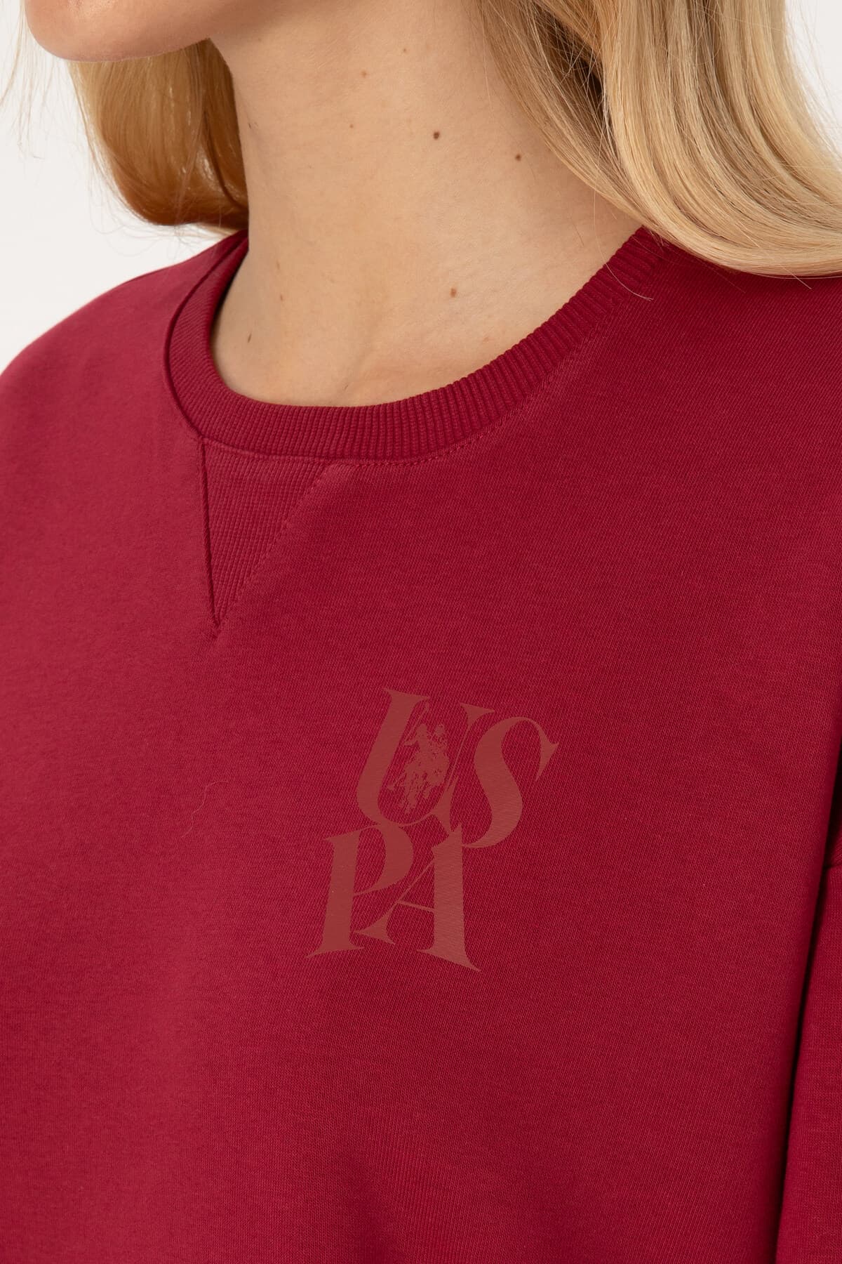 سوئیشرت زنانه U.S. Polo Assn. یقه گرد رنگ فرامبوازی تیره مدل 50307787-VR104 سوئیشرت زنانه U.S. Polo Assn. یقه گرد رنگ فرامبوازی تیره مدل 50307787-VR104