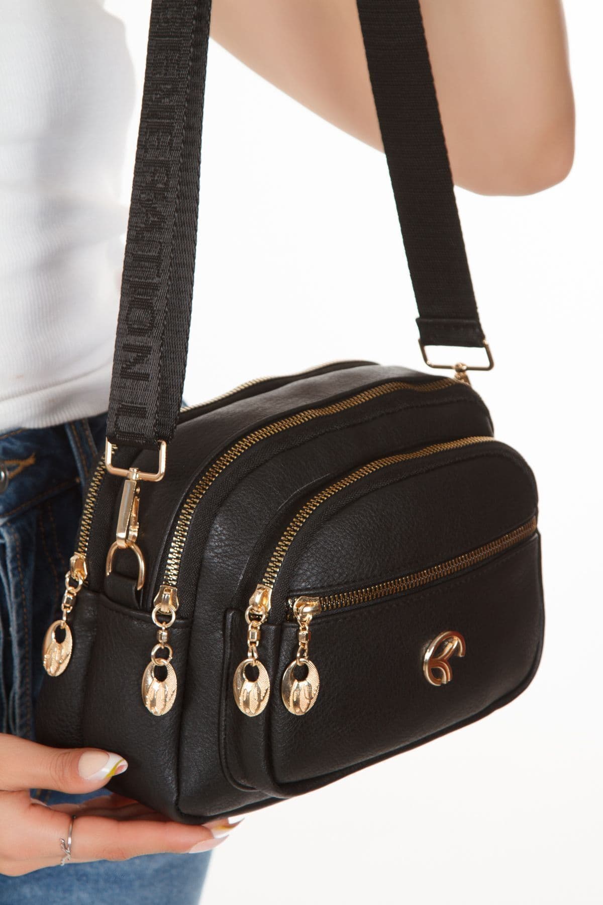 کیف دوش زنانه Adelina Bags کراسبادی روزمره مشکی کیف دوش زنانه Adelina Bags کراسبادی روزمره مشکی