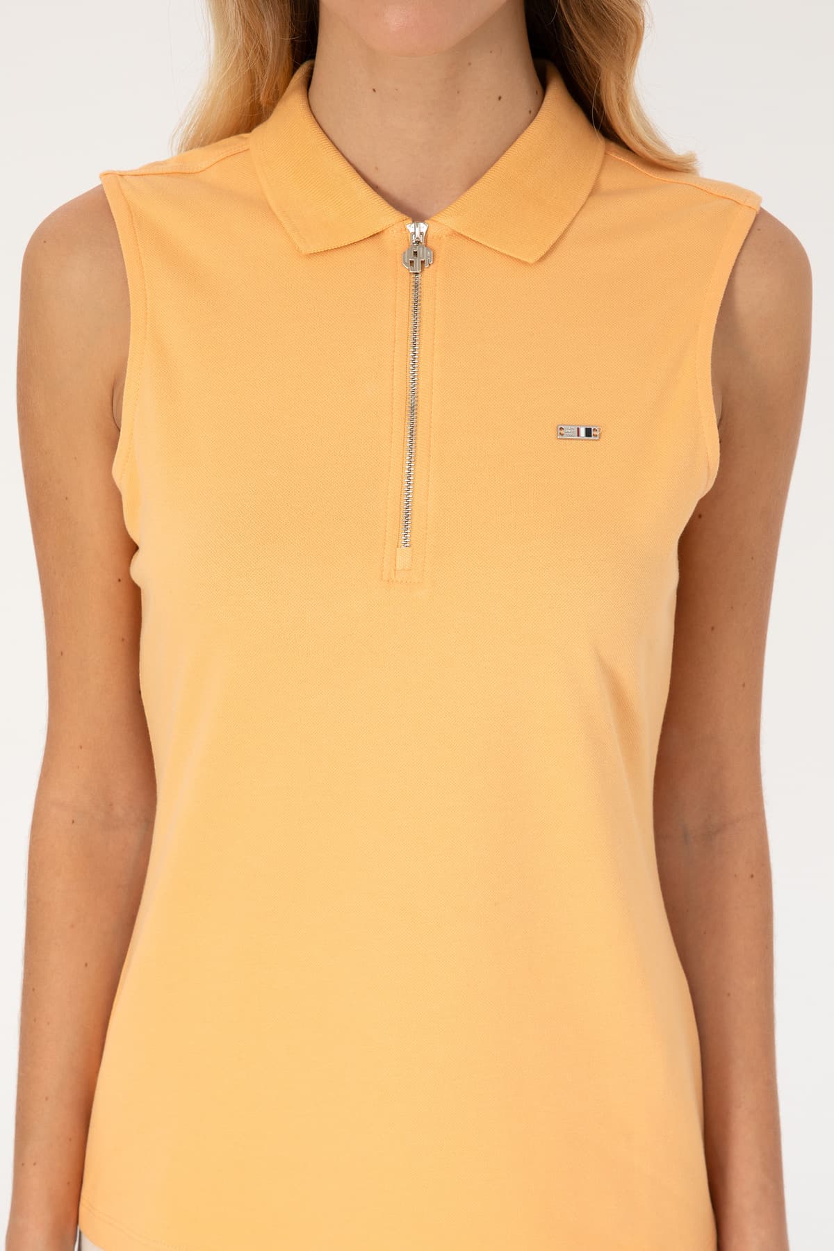 تیشرت زنانه U.S. Polo Assn. یقه پولو نیمزیپ نارنجی مدل 50324852-VR202 تیشرت زنانه U.S. Polo Assn. یقه پولو نیمزیپ نارنجی مدل 50324852-VR202