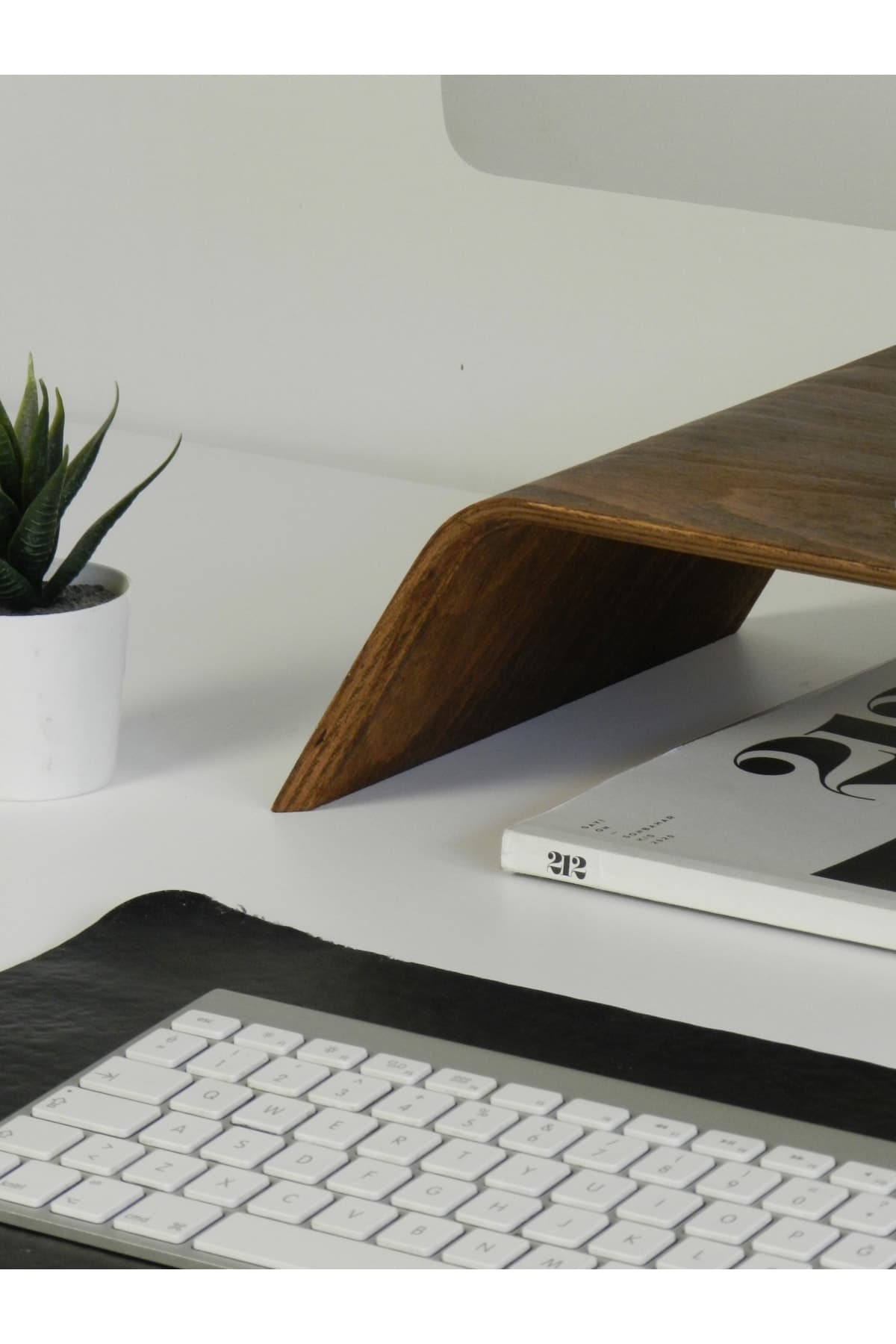 پایه مانیتور و استند بالابرنده کامپیوتر Fagus Wood چوبی گردویی مدل CEVİZ پایه مانیتور و استند بالابرنده کامپیوتر Fagus Wood چوبی گردویی مدل CEVİZ