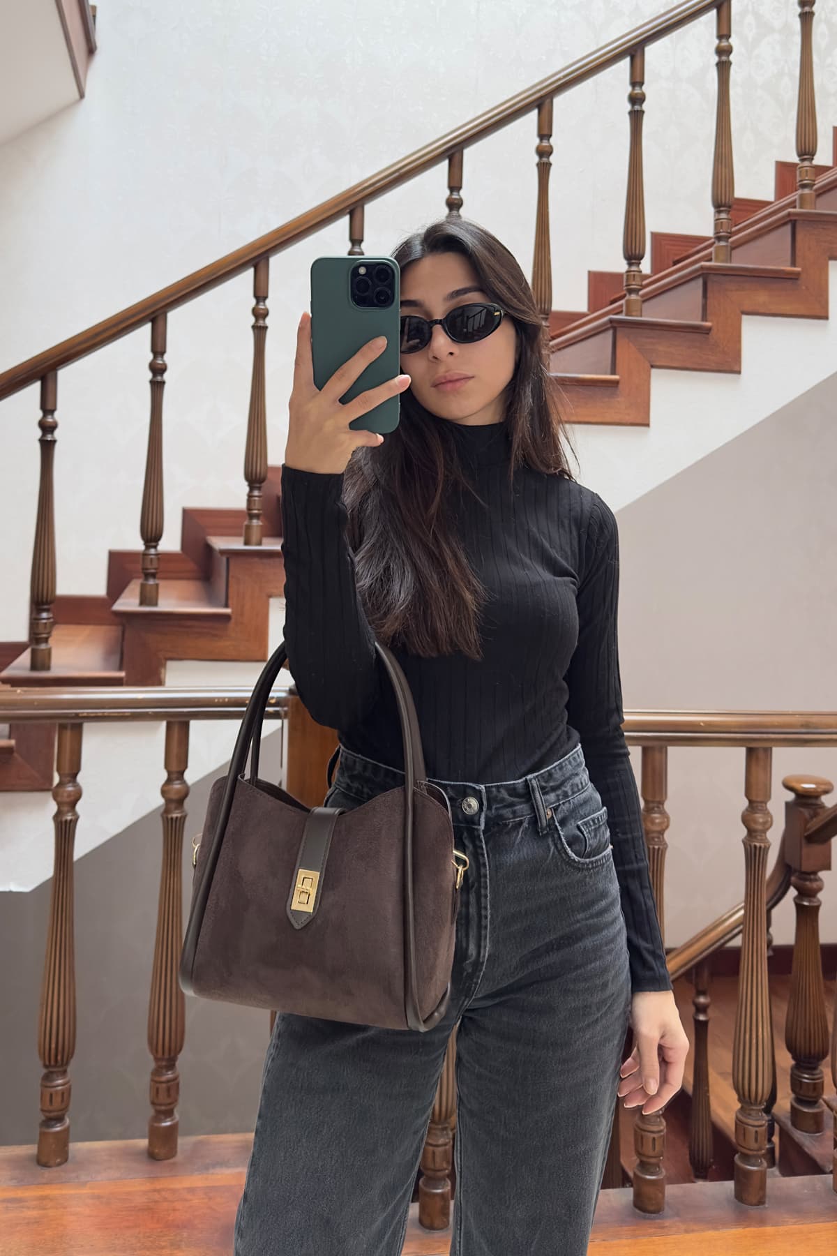 کیف دستی و دوشی زنانه NOTHING جیر قهوهای سهمحفظهای با جزئیات قفل و کیف آرایش جداشونده مدل Lemina کیف دستی و دوشی زنانه NOTHING جیر قهوهای سهمحفظهای با جزئیات قفل و کیف آرایش جداشونده مدل Lemina