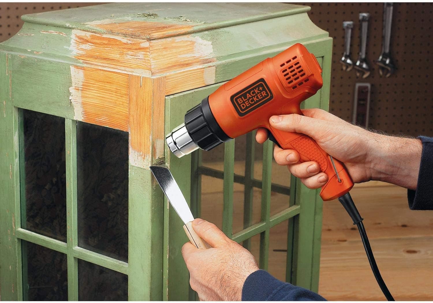 سشوار صنعتی سیمدار 2 حالته BLACK+DECKER، 1750W، نارنجی/مشکی مدل KX1650-B5 سشوار صنعتی سیمدار 2 حالته BLACK+DECKER، 1750W، نارنجی/مشکی مدل KX1650-B5