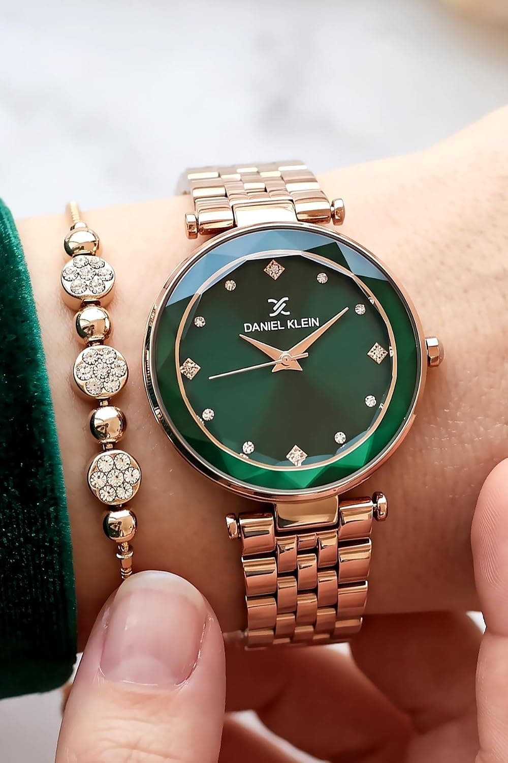ساعت مچی زنانه Daniel Klein ضدآب شیشه برشخورده فولادی رز مدل Dkby2050C6 ساعت مچی زنانه Daniel Klein ضدآب شیشه برشخورده فولادی رز مدل Dkby2050C6